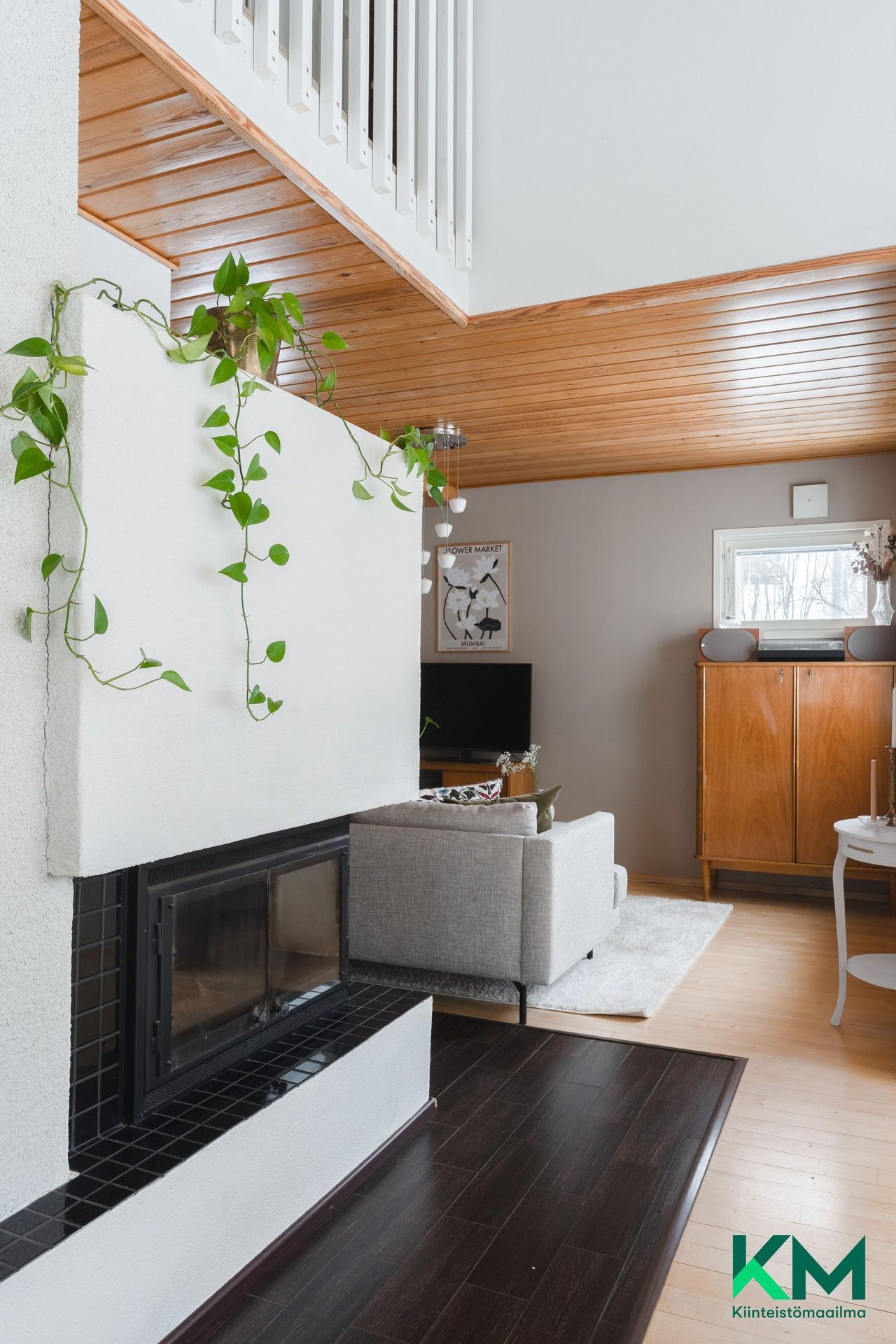 Perintökaarentie 2, Torpparinmäki, Helsinki