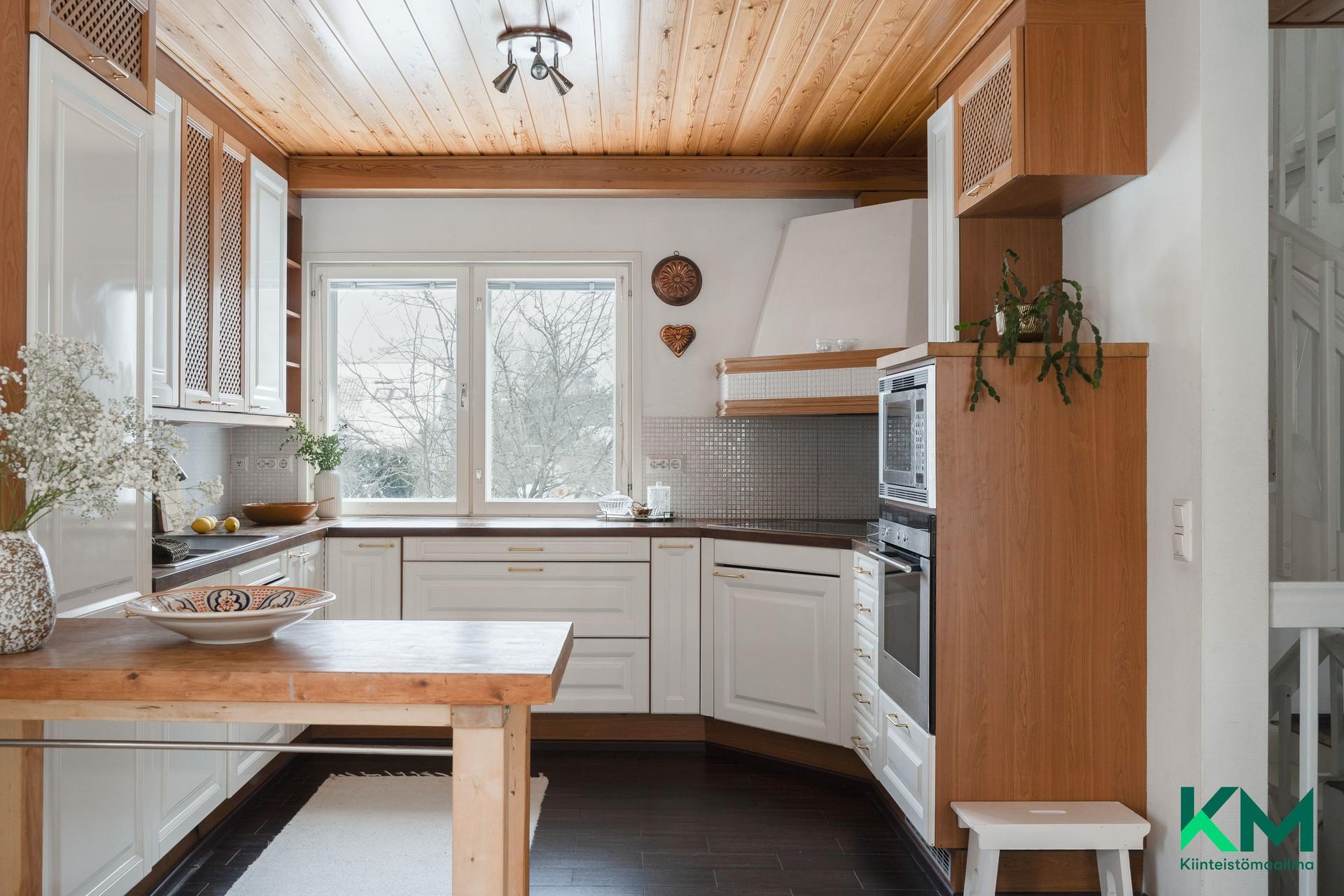 Perintökaarentie 2, Torpparinmäki, Helsinki