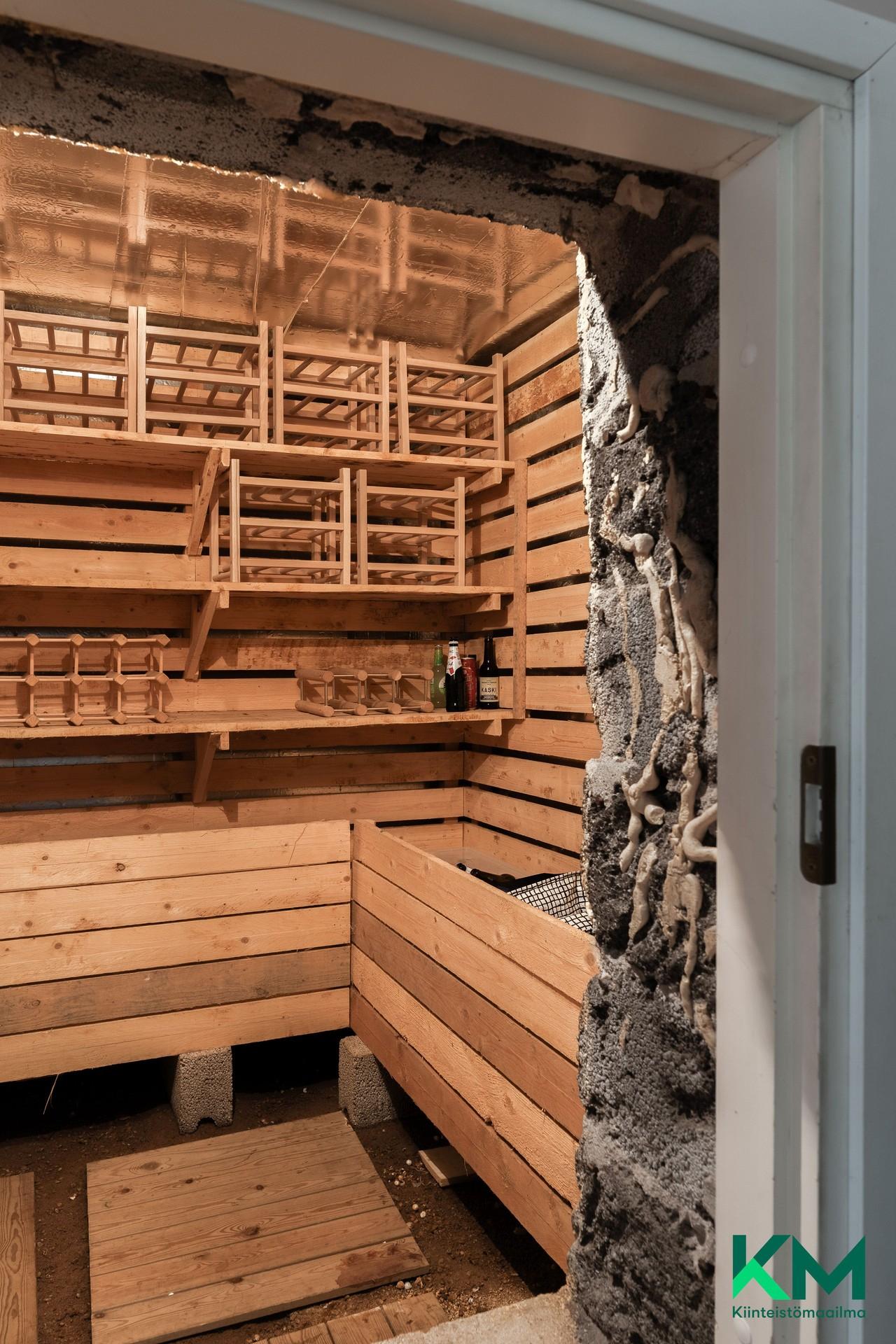 Perintökaarentie 2, Torpparinmäki, Helsinki