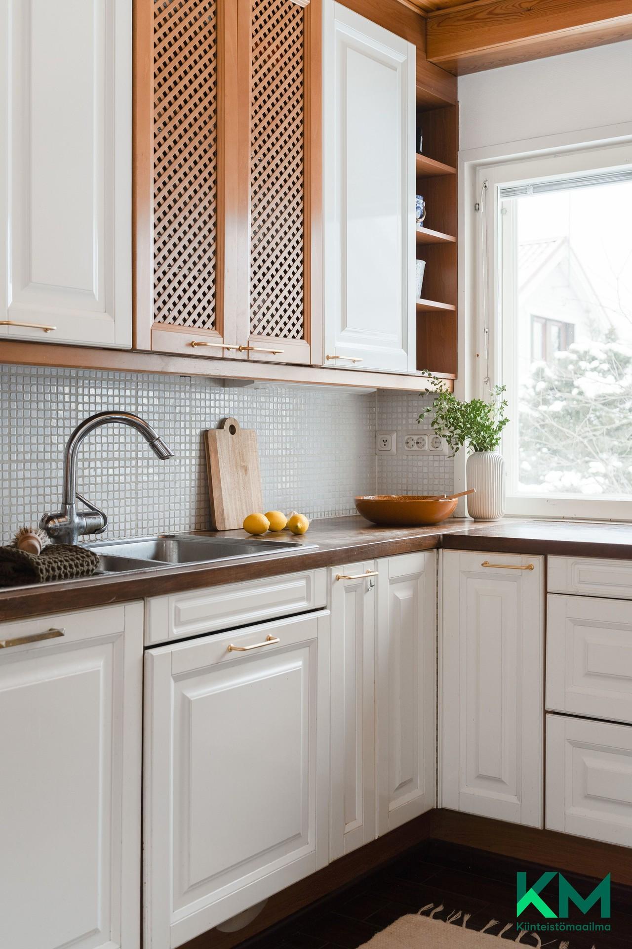 Perintökaarentie 2, Torpparinmäki, Helsinki