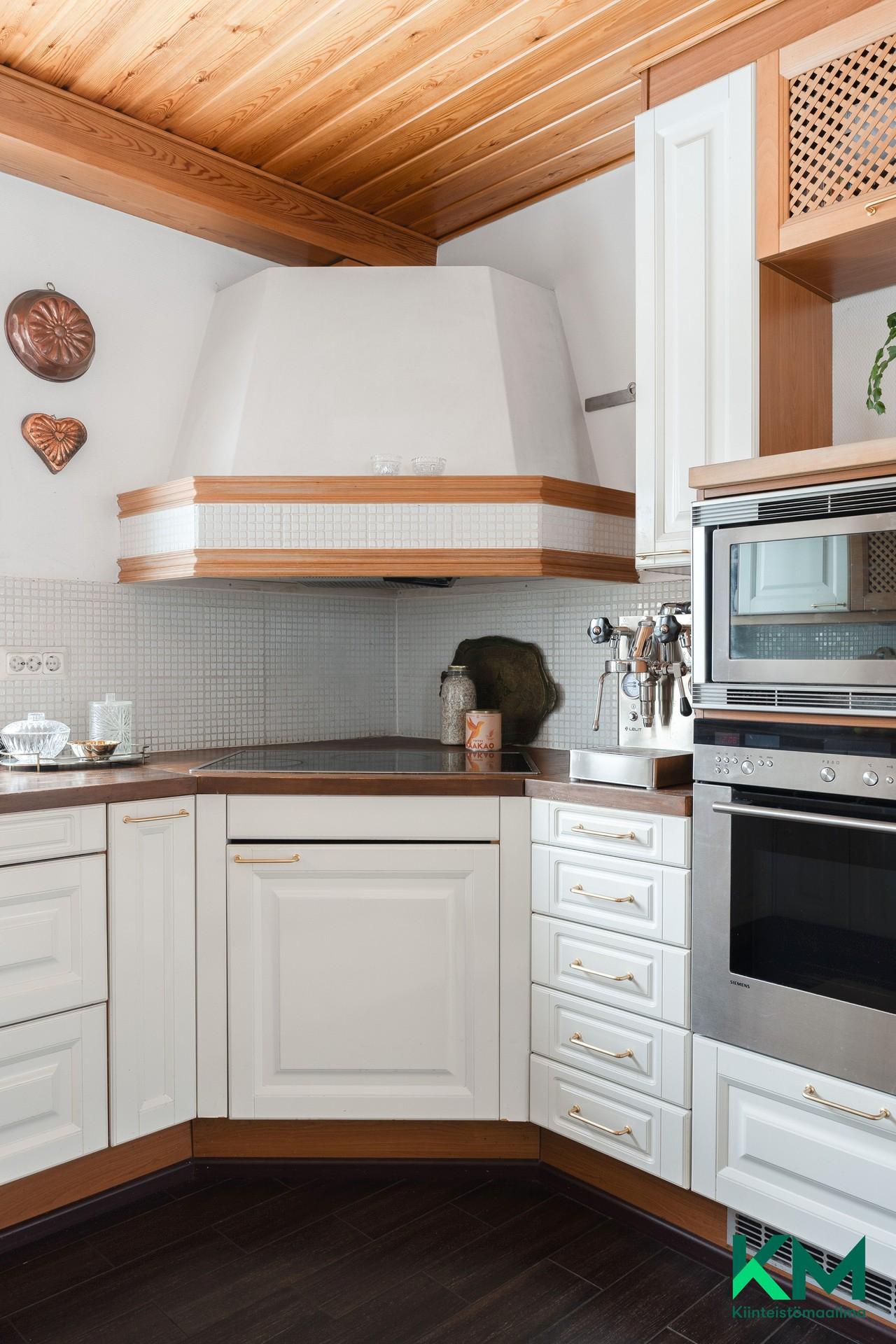 Perintökaarentie 2, Torpparinmäki, Helsinki