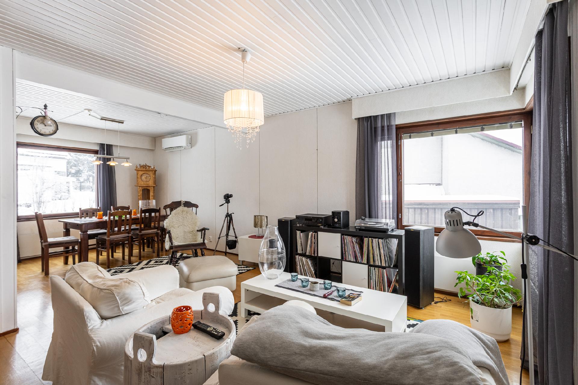 Ruokailutila / olohuone