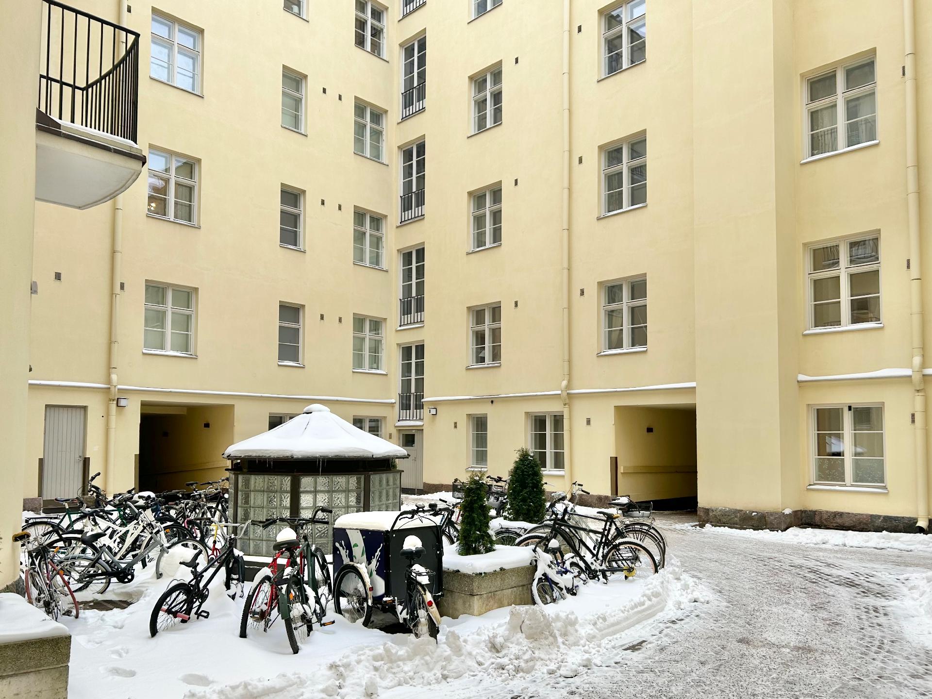 Pietarinkatu 1, Ullanlinna, Helsinki