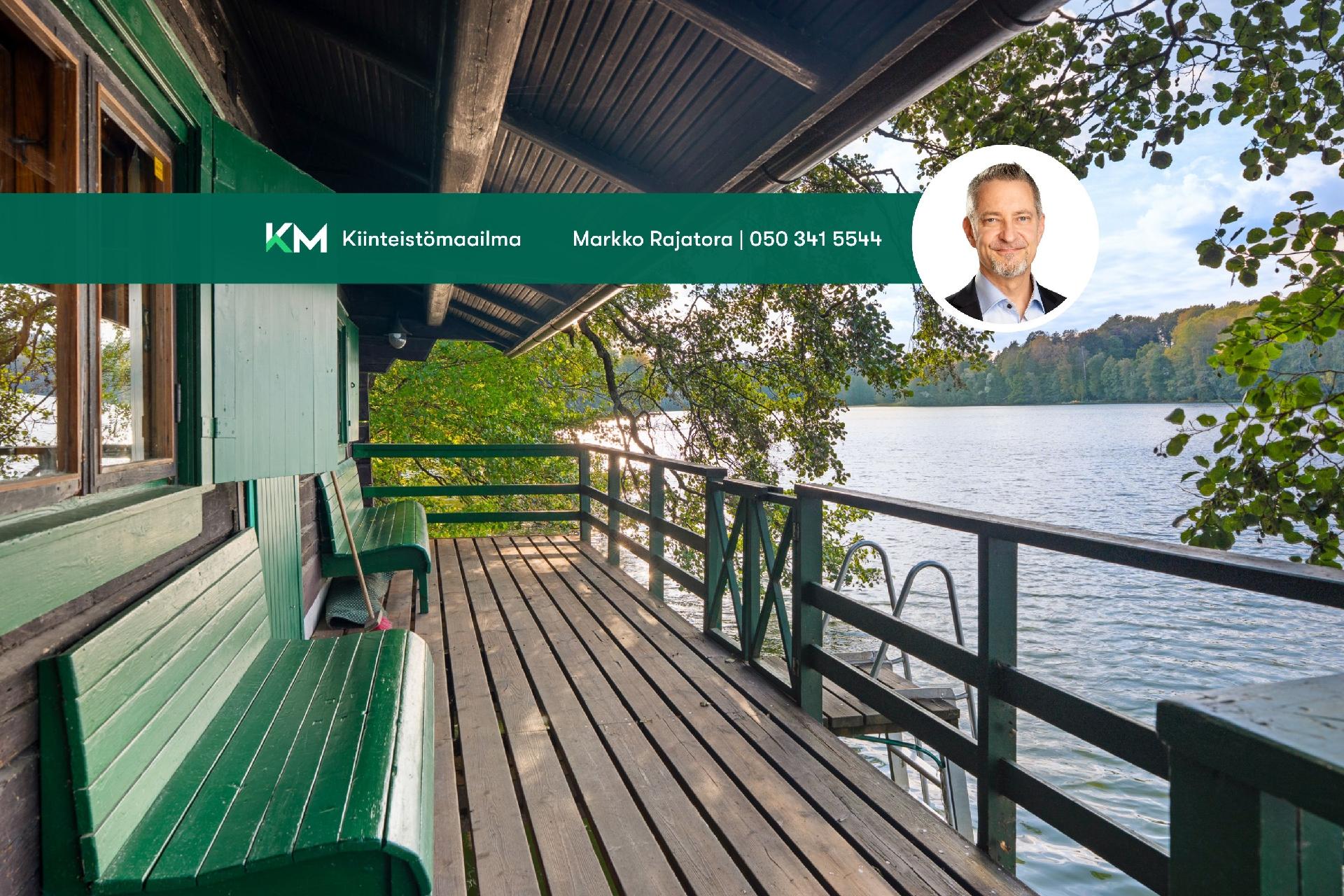 Näkymä Lippajärvelle taloyhtiön rantasaunan terassilta