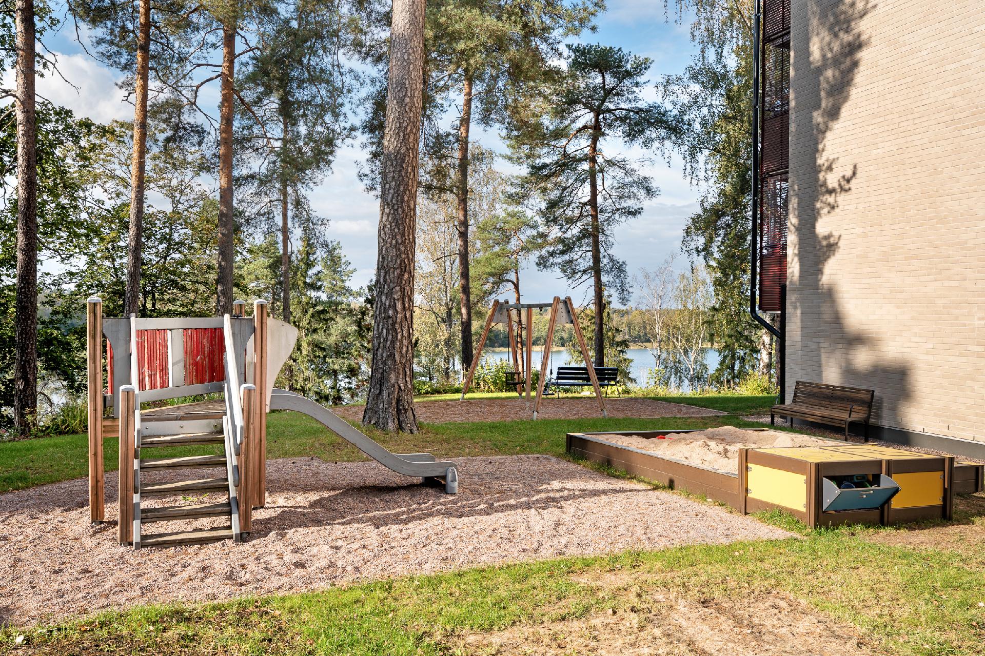 Taloyhtiön lasten leikkialue