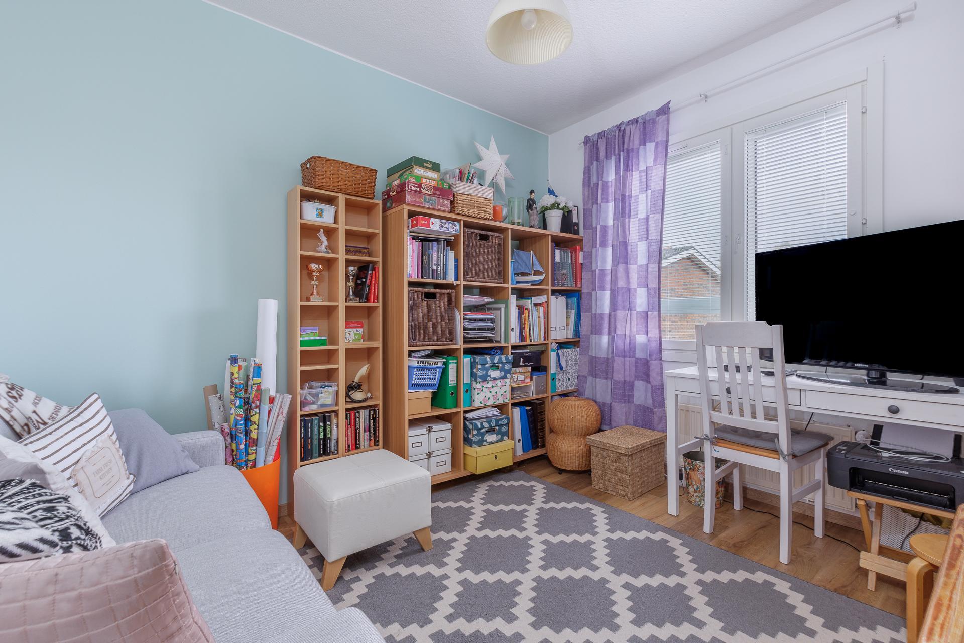 Makuuhuoneessa vaatehuone