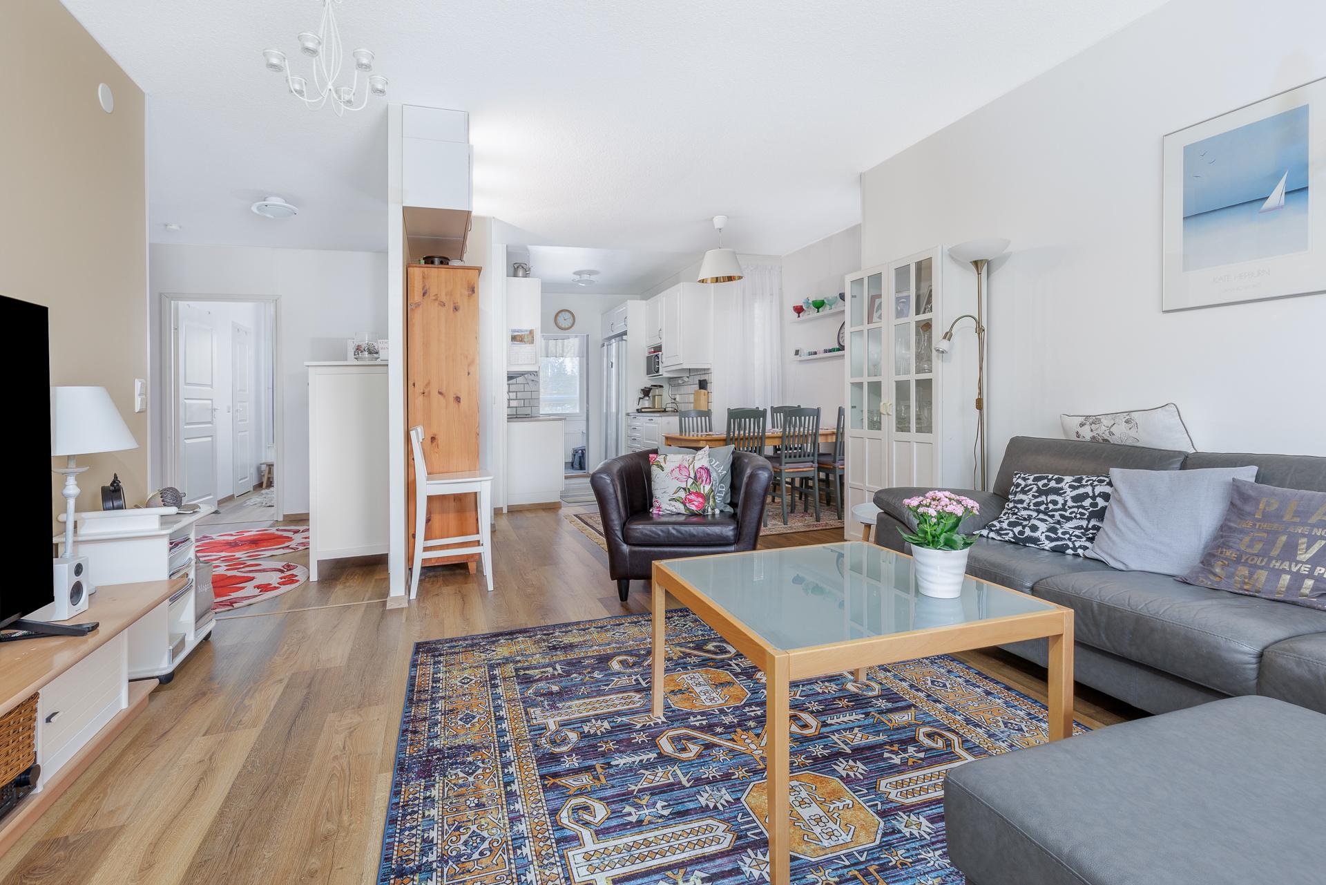 Avara ja valoisa pohjaratkaisu