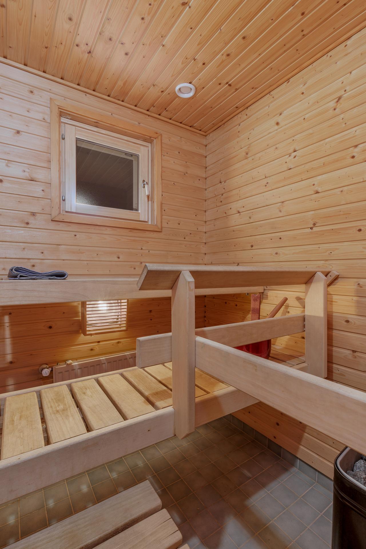 ikkunallinen saunatila