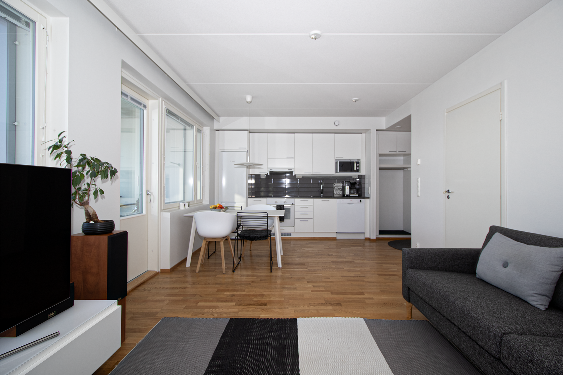 Keittiö /olohuone yhteys