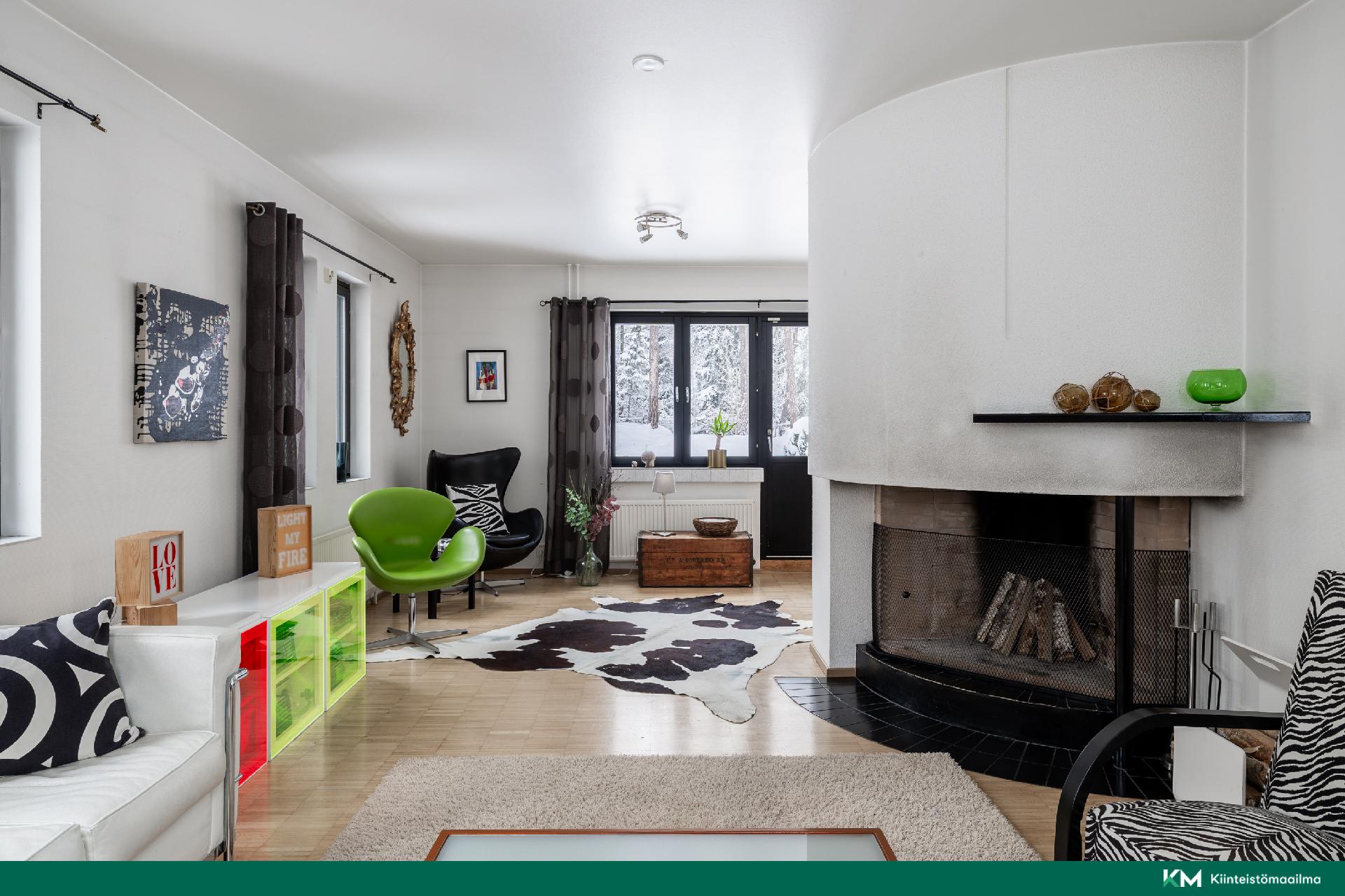 olohuoneesta löytyy kaunis takka