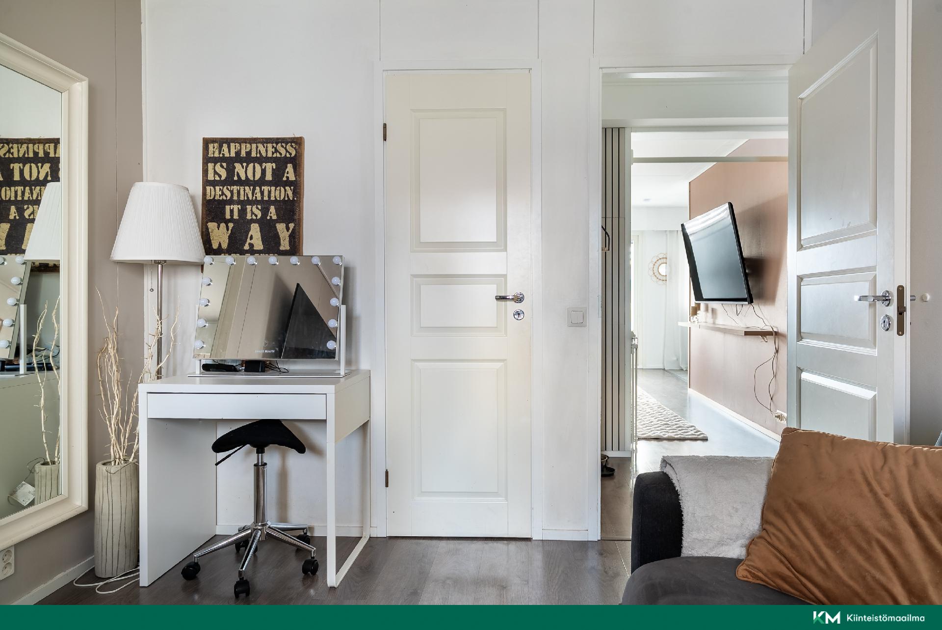 Makuuhuone2, jossa vaatehuone