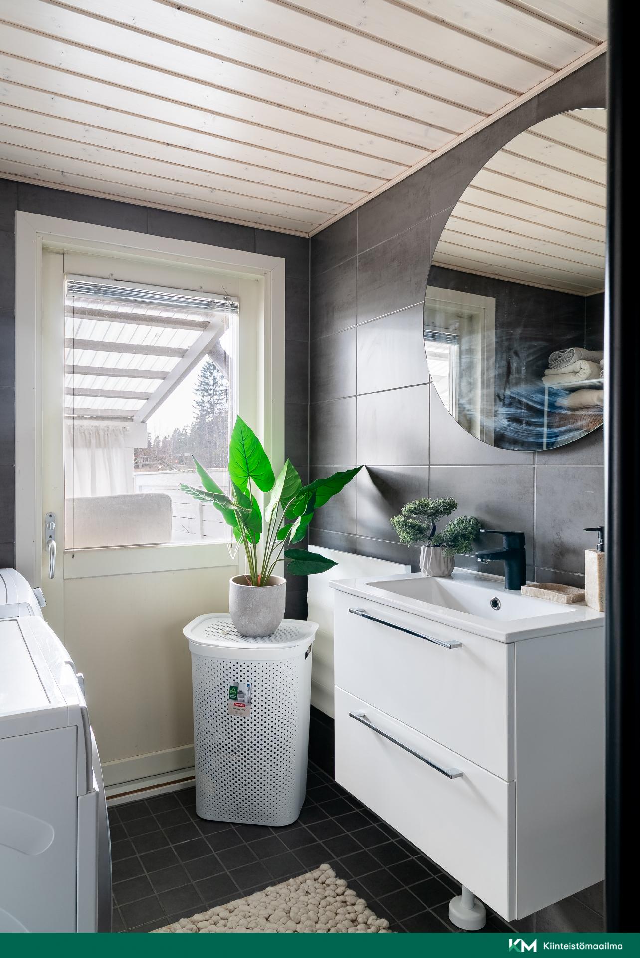 Käynti kylpyhuoneesta terassille