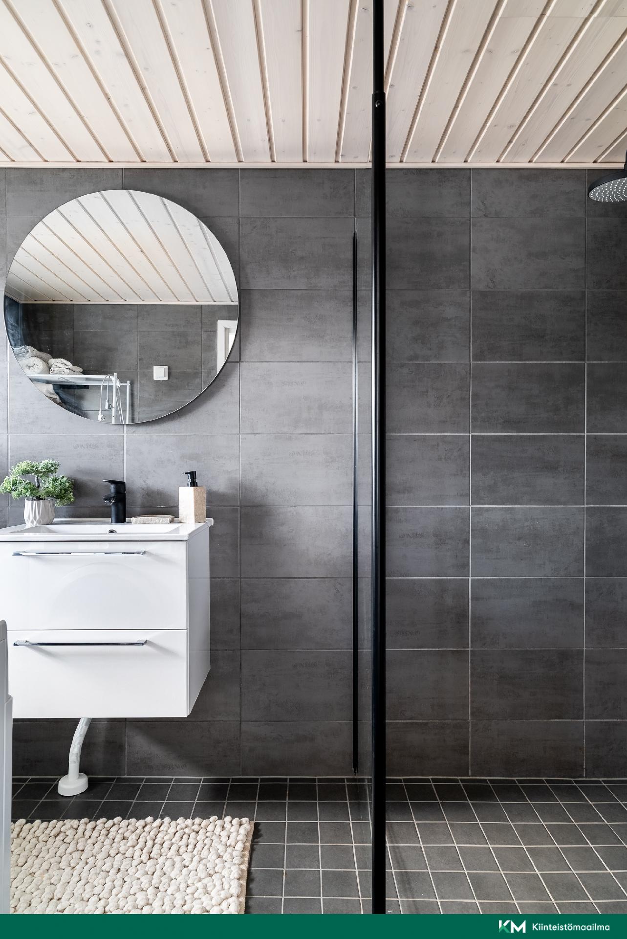 Suihkutila eristetty lasilla