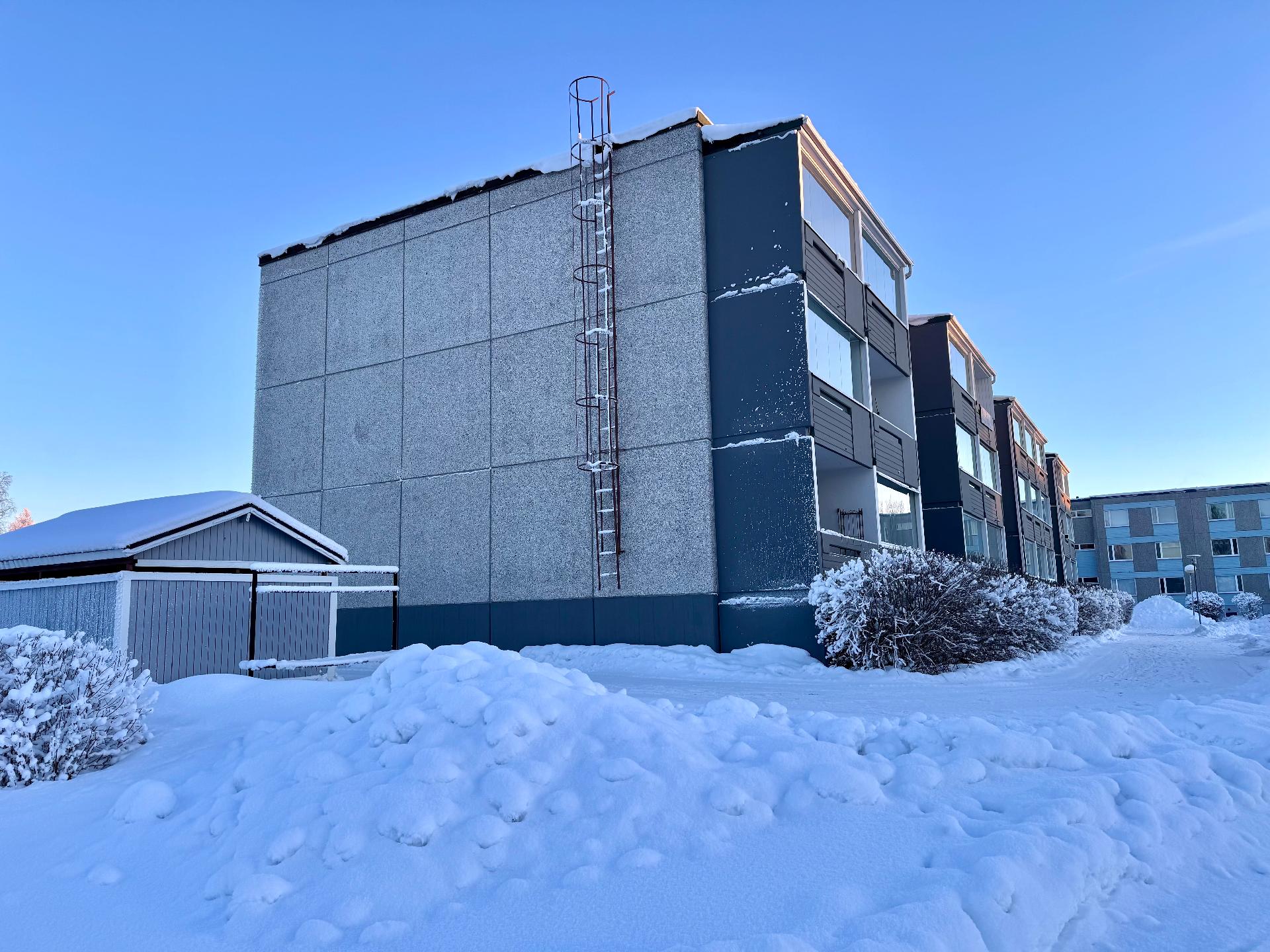 Parvekkeet ilta-auringonpuolelle