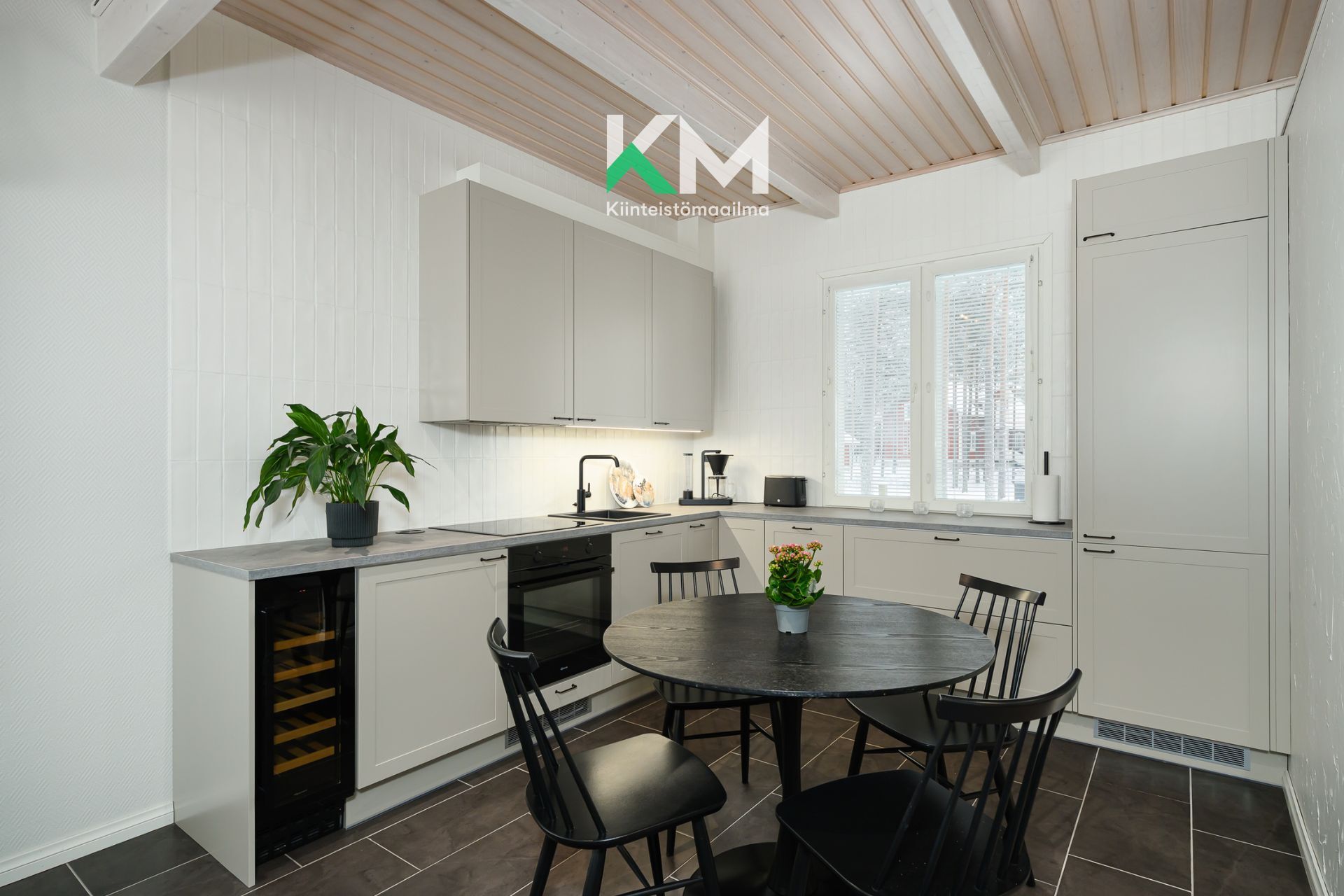 Remontoitu keittiö