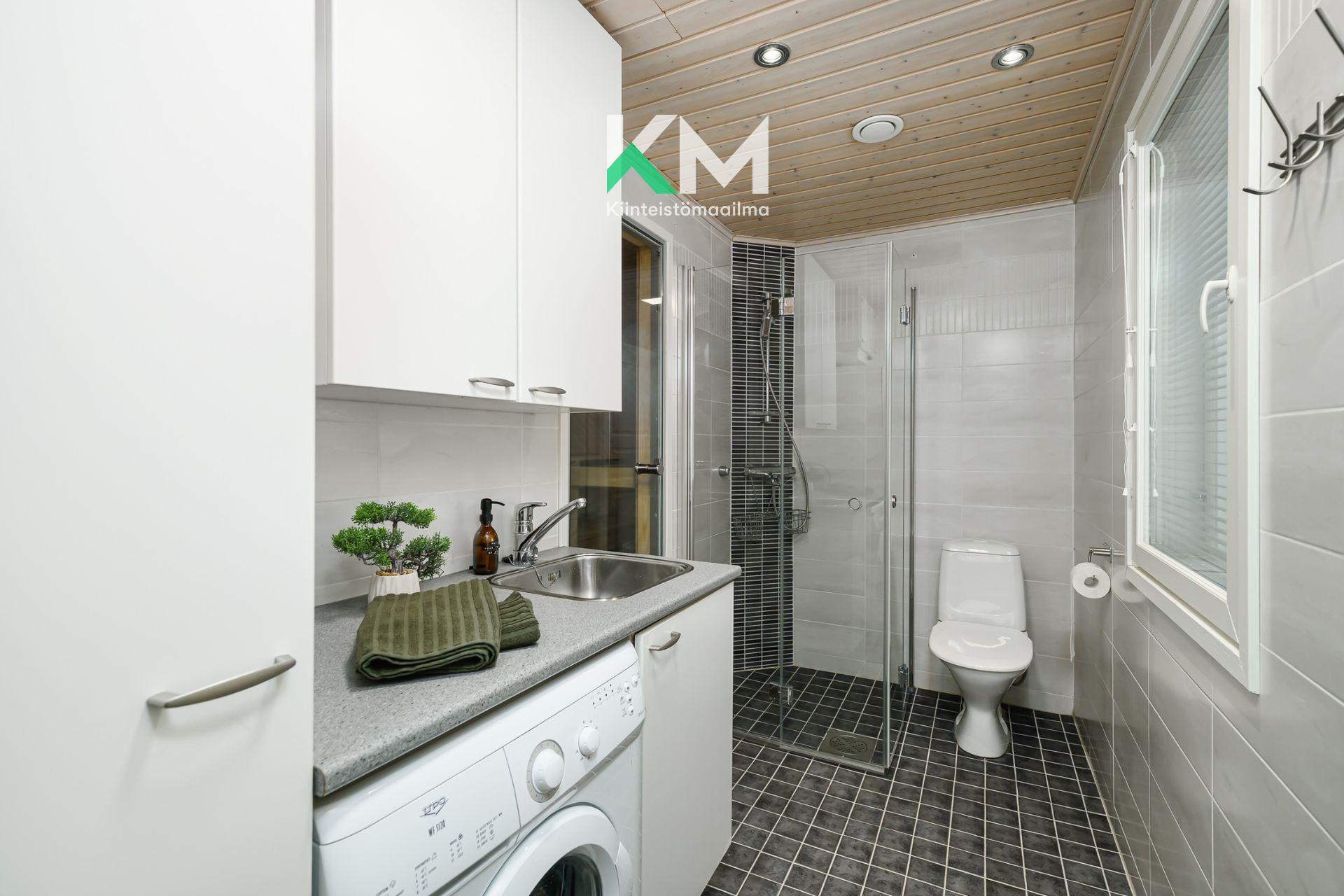 Kodinhoitohuone / kylpyhuone