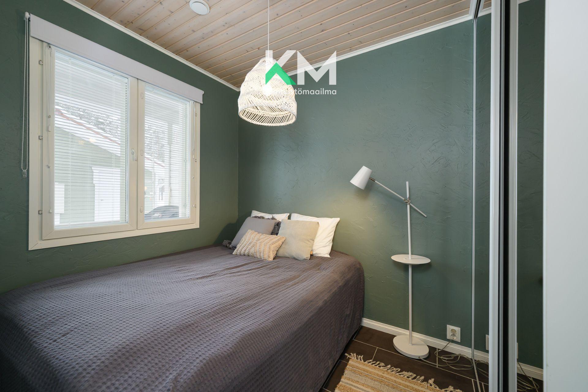 Alakerran makuuhuone