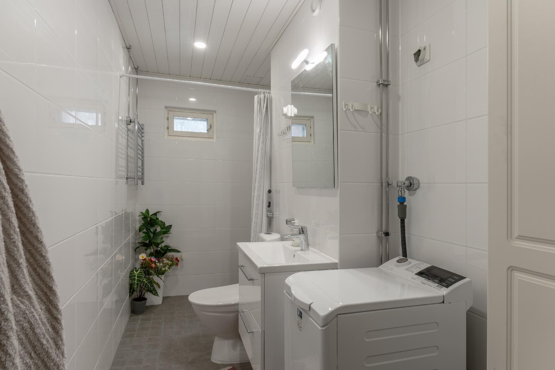 Juuri remontoitu kylpyhuone