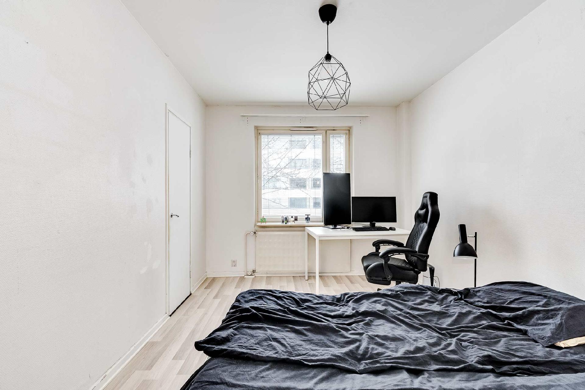 Makuuhuoneen yhteydessä vaatehuone