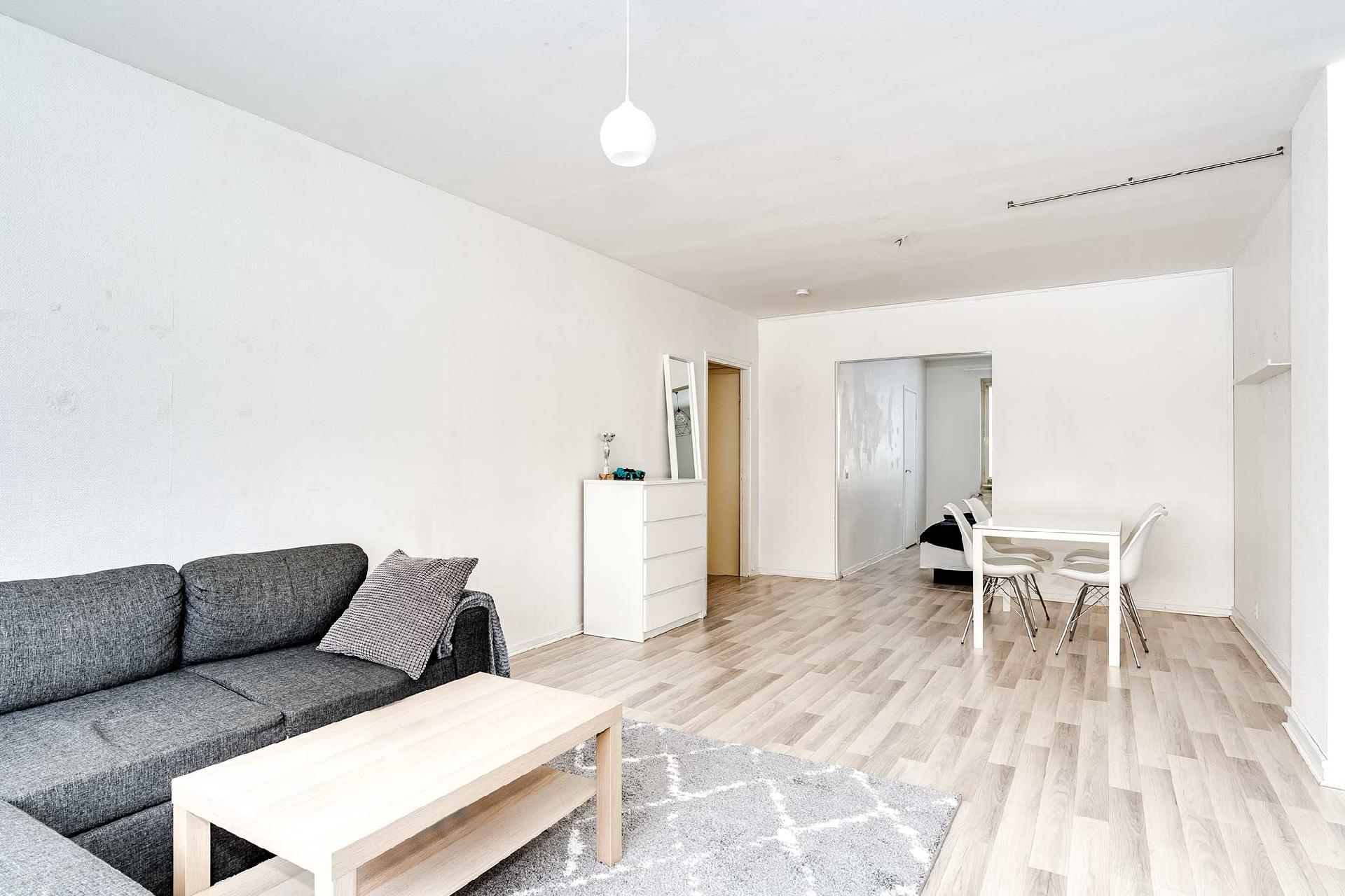 Todella tilava olohuone