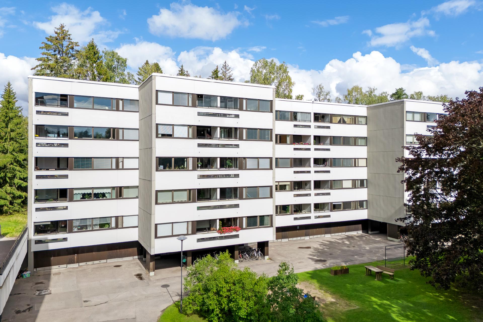 Rauhallinen pihapiiri