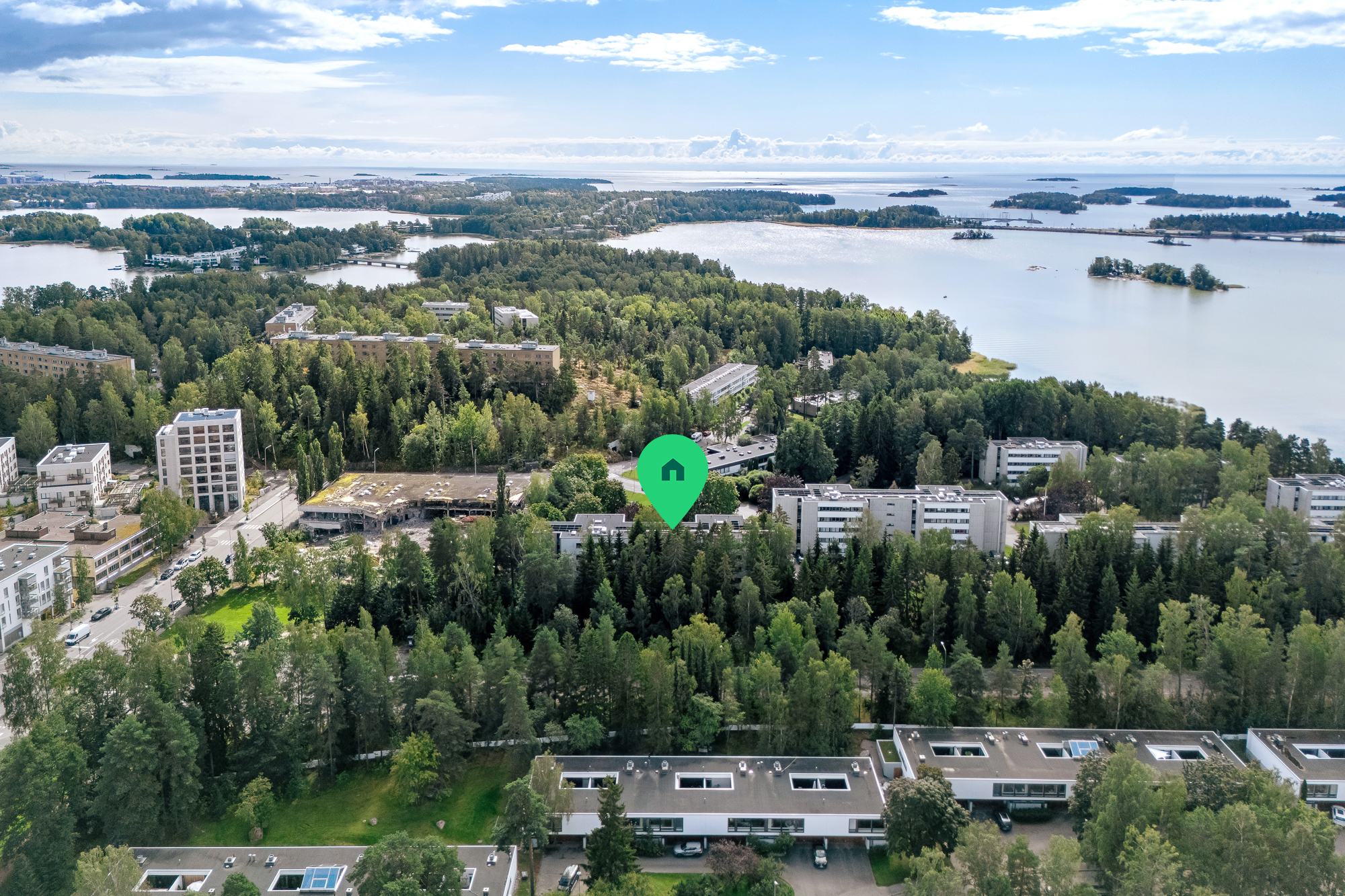 Sijainti Helsingin rauhassa ja luonnon keskellä
