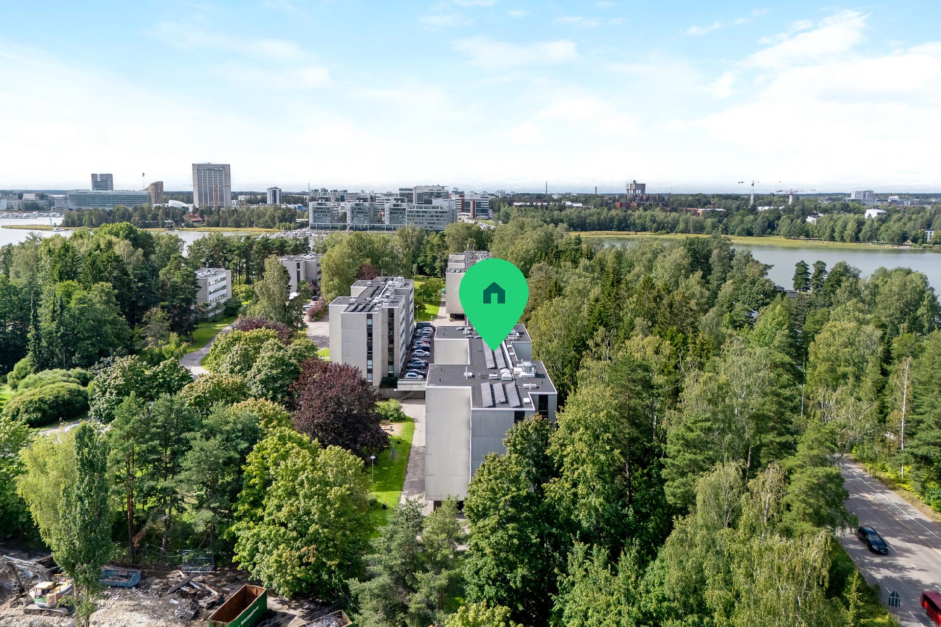 Keilaniemi 1 kilometrin päässä ja Tapiola 2,6 km