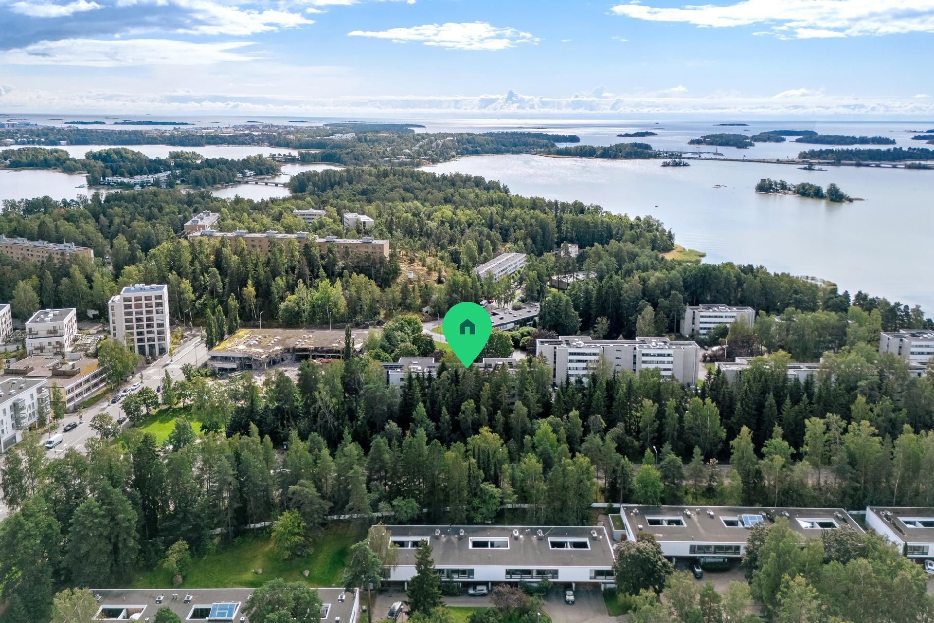 Sijainti Helsingin rauhassa ja luonnon keskellä