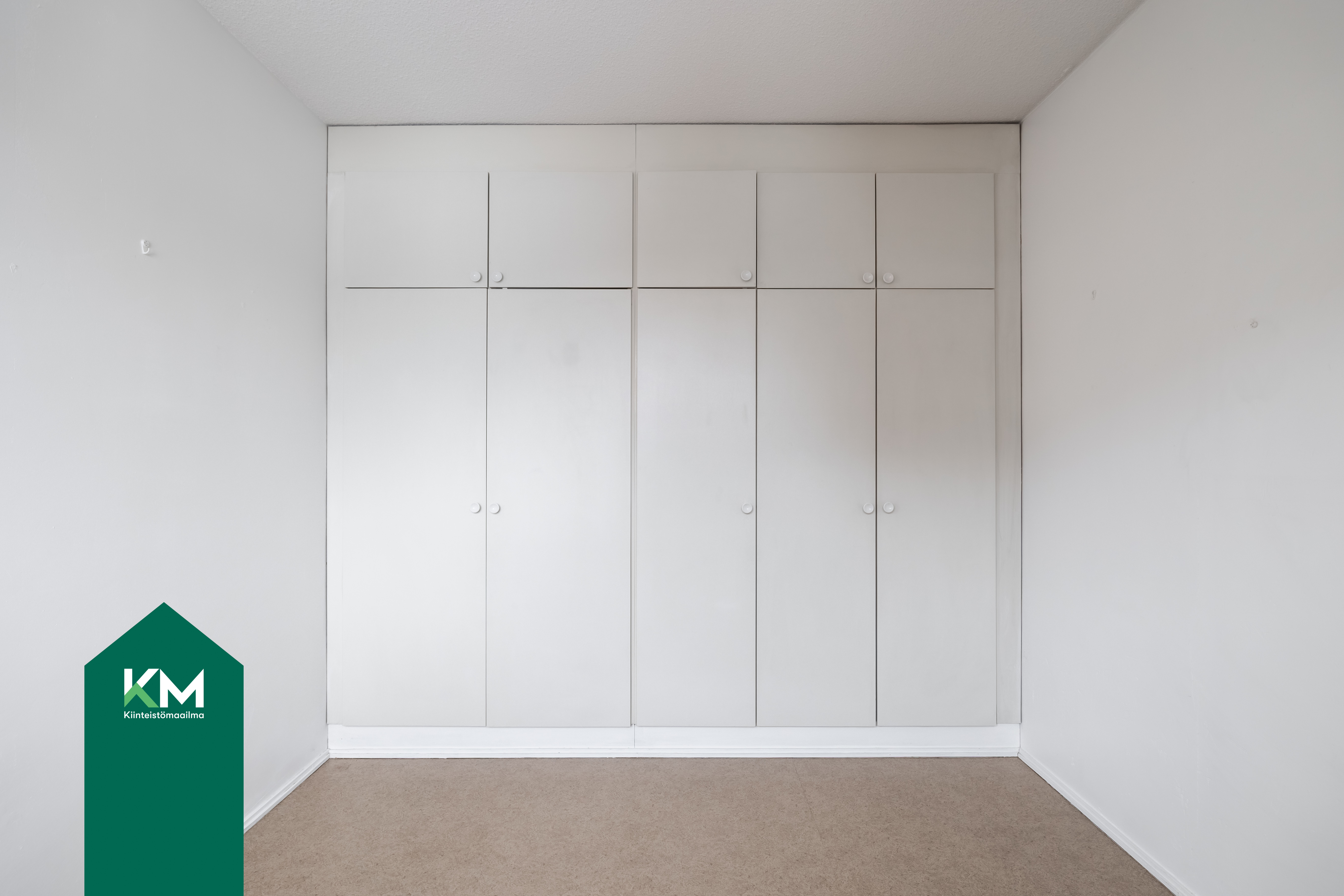 Makuuhuoneessa hyvin kaappitilaa