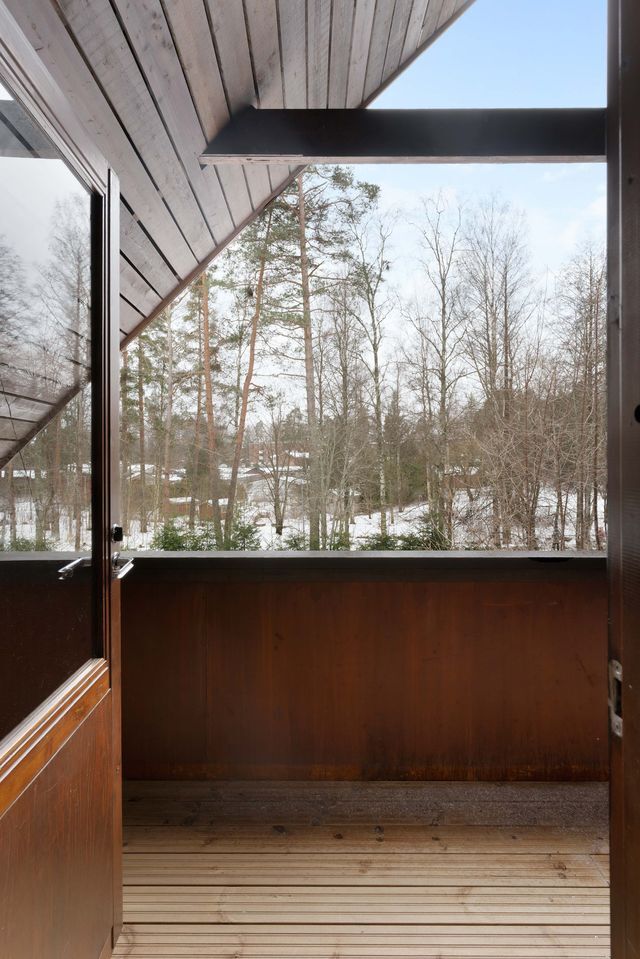 näkymä parvekkeelta Pöllöpuistoon