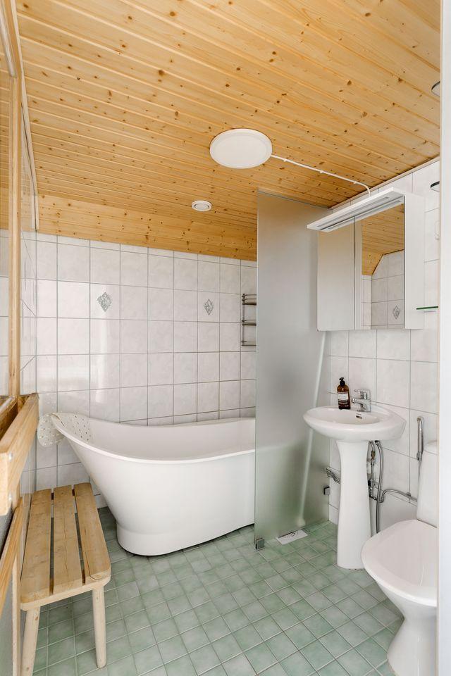 yläkerran kylpyhuone