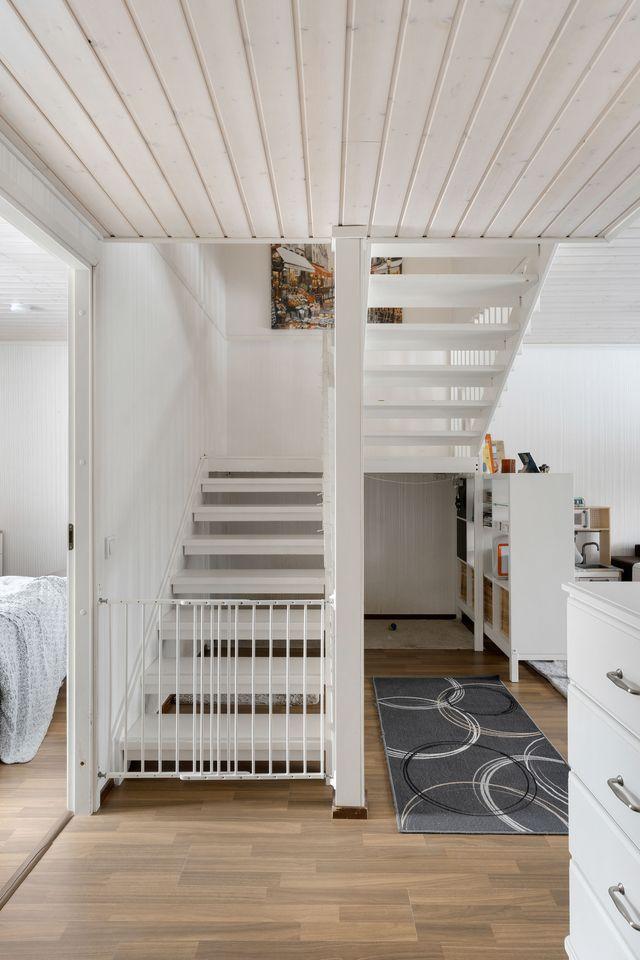 kuva ulko-ovelta päin