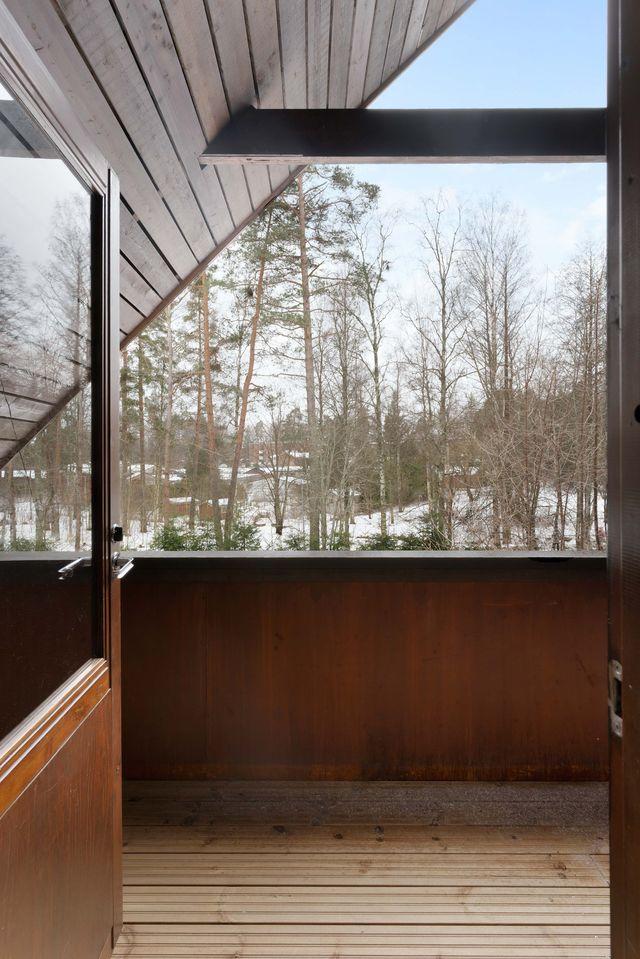 näkymä parvekkeelta Pöllöpuistoon