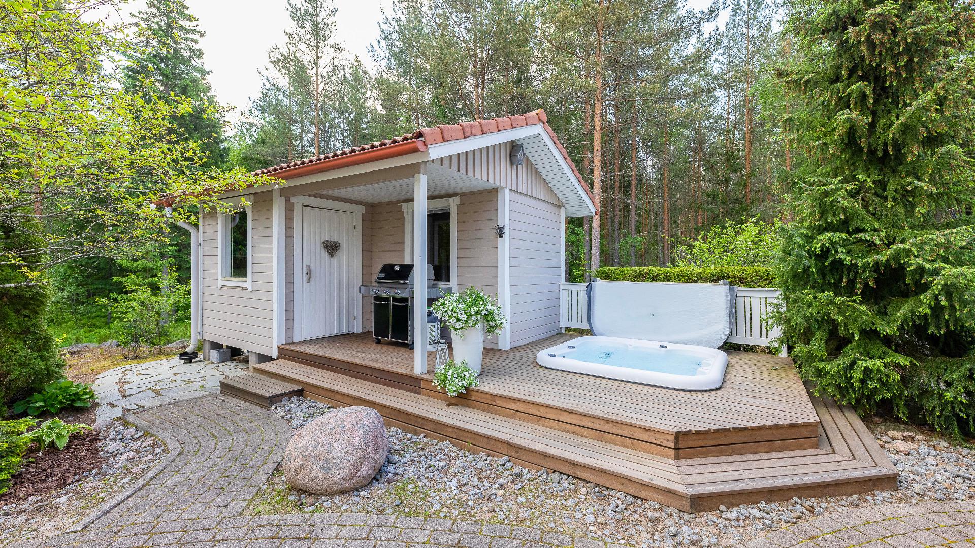 Mesipolku 6, Mäntykangas, Kotka