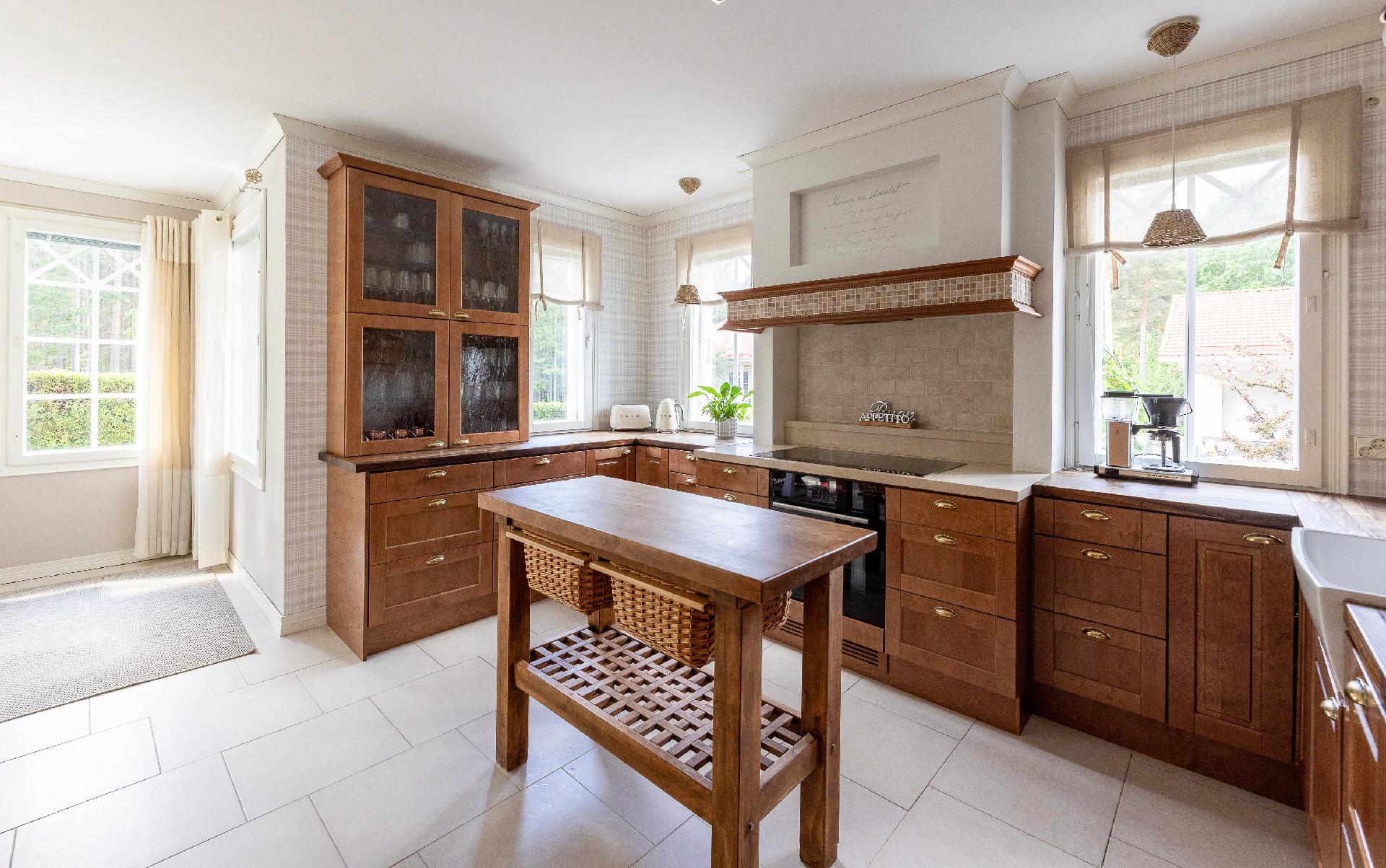 Mesipolku 6, Mäntykangas, Kotka