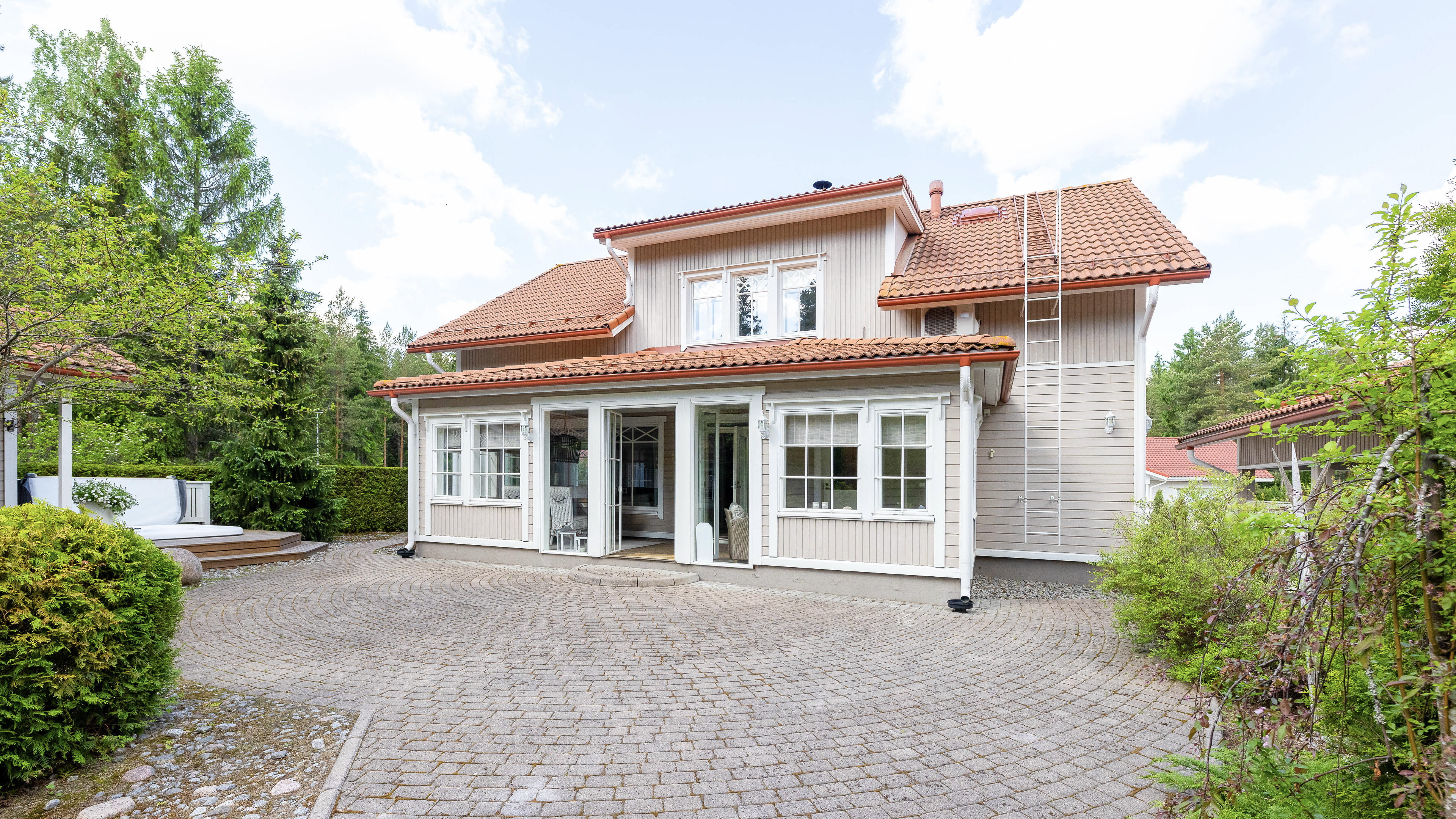 Mesipolku 6, Mäntykangas, Kotka