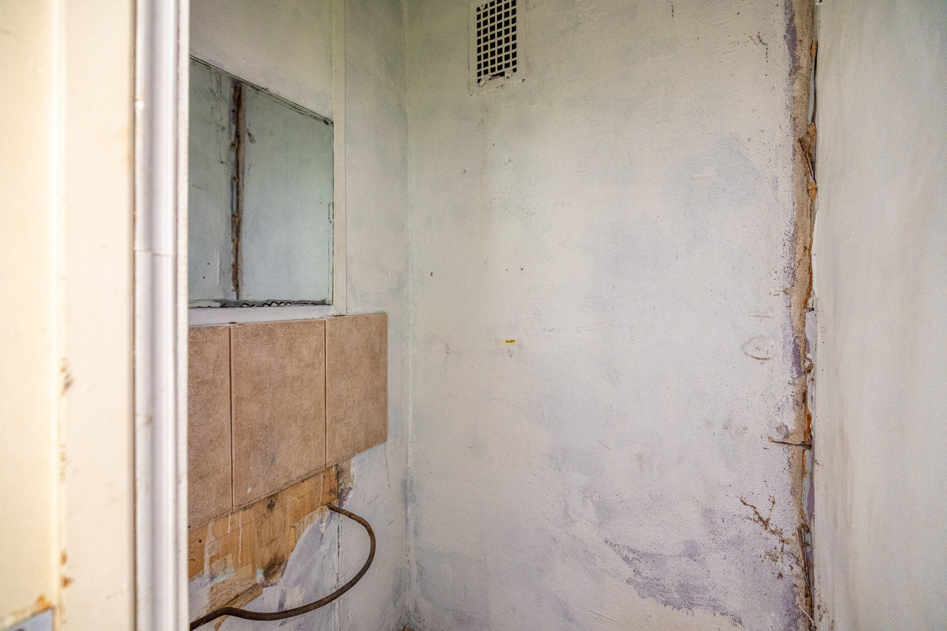 Yläkerran purettu wc