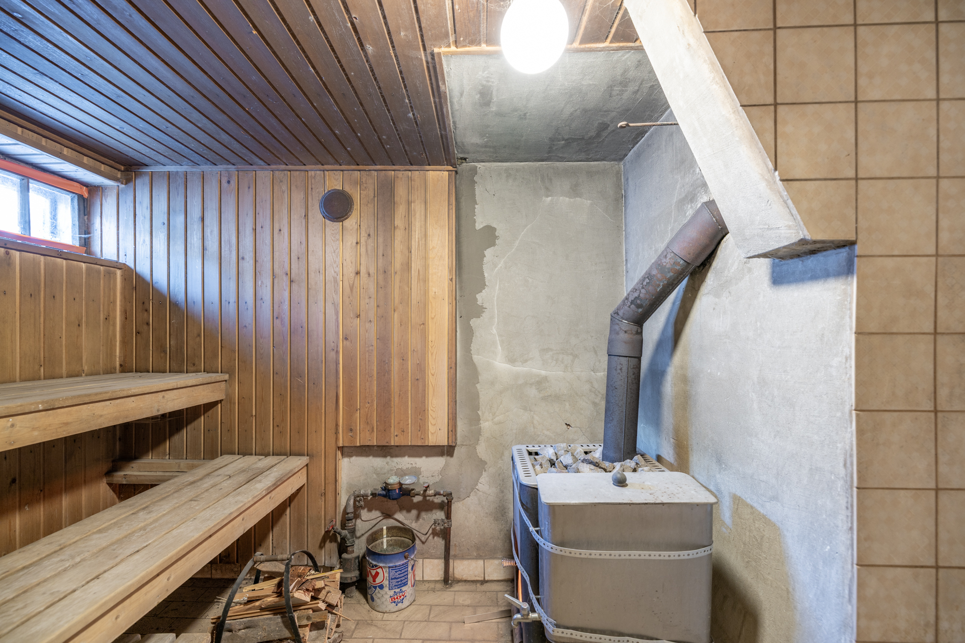 Kellarikerroksen sauna