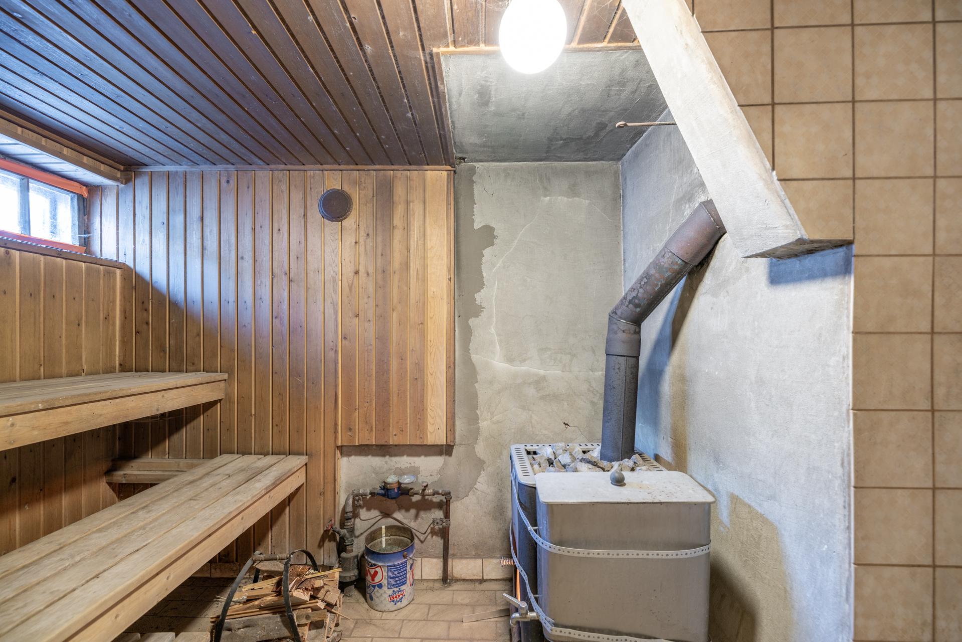 Kellarikerroksen sauna