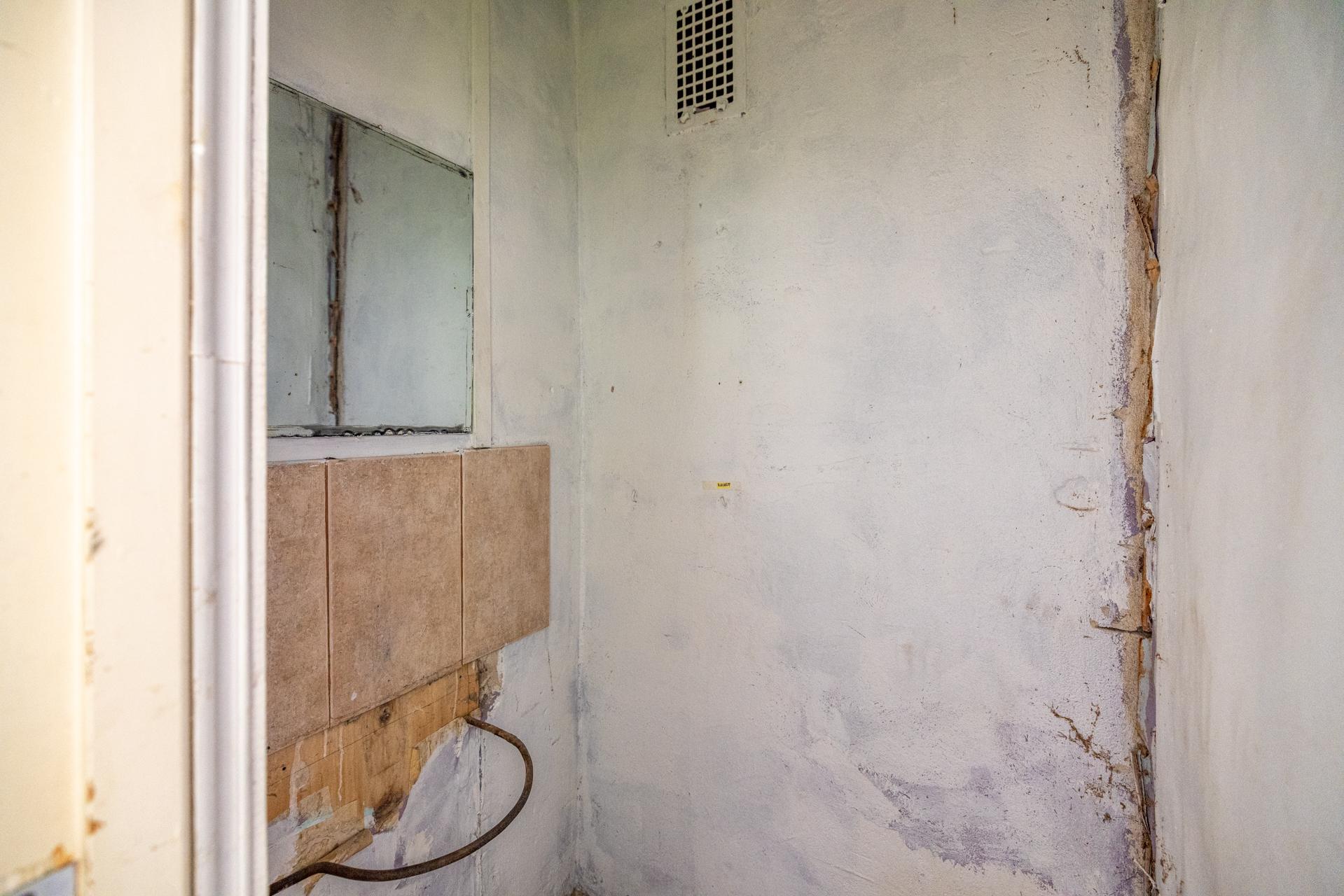 Yläkerran purettu wc