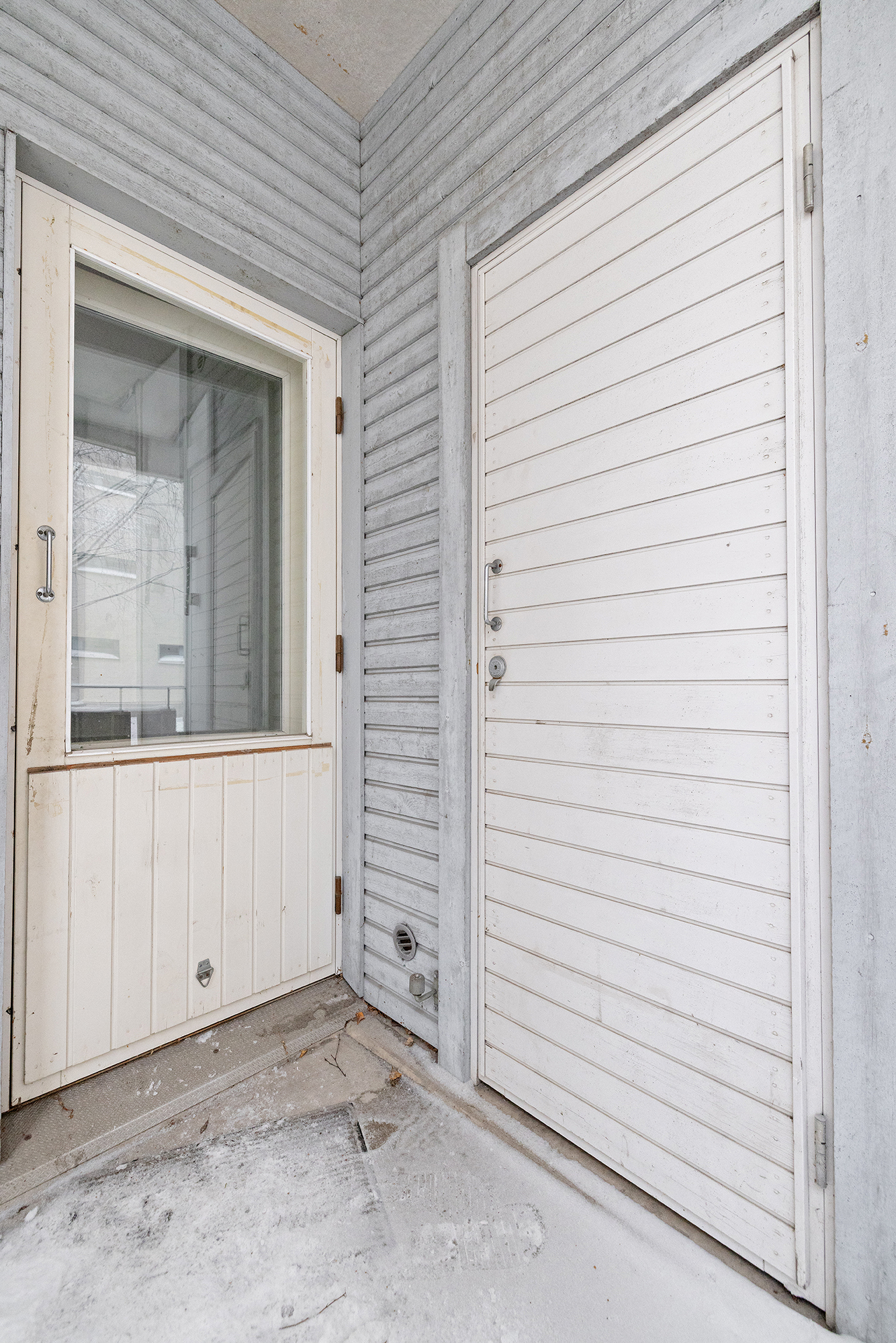 Varasto parvekkeen yhteydessä.