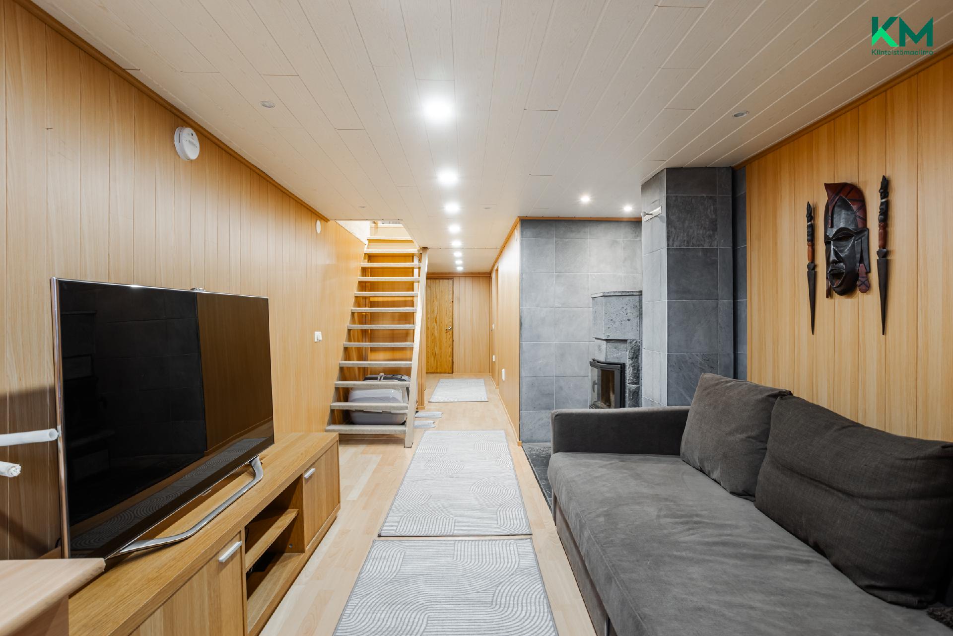 Takamaantie 81, Luolavuori, Turku