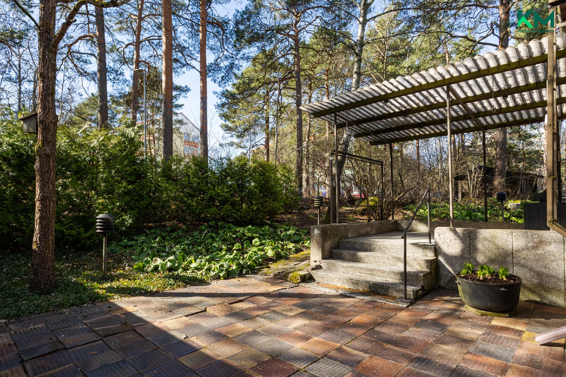 Takamaantie 81, Luolavuori, Turku