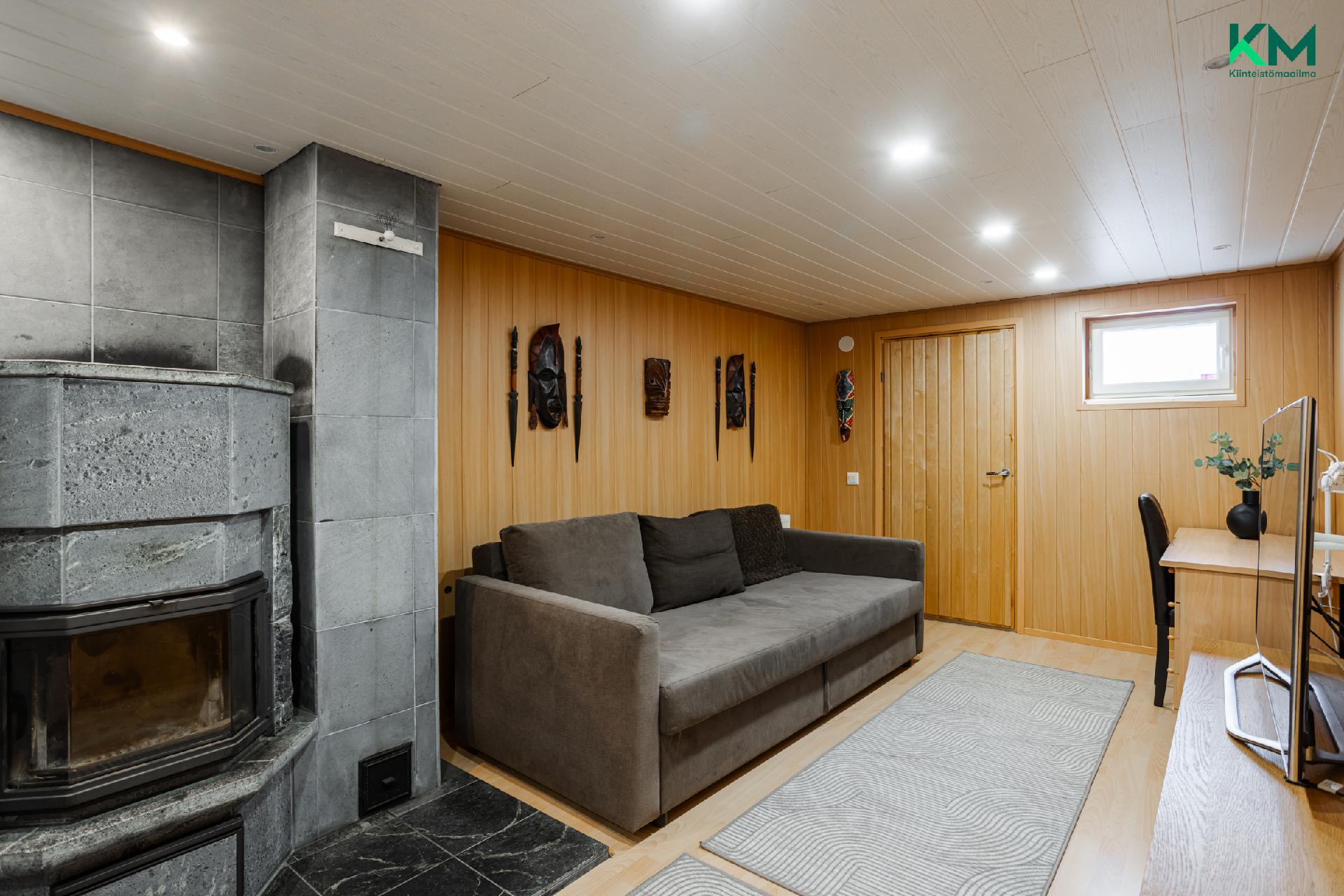 Takamaantie 81, Luolavuori, Turku