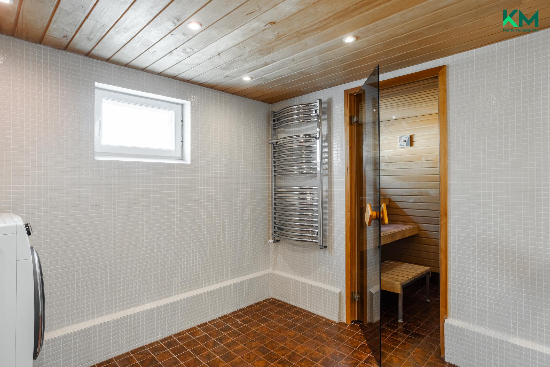 Takamaantie 81, Luolavuori, Turku