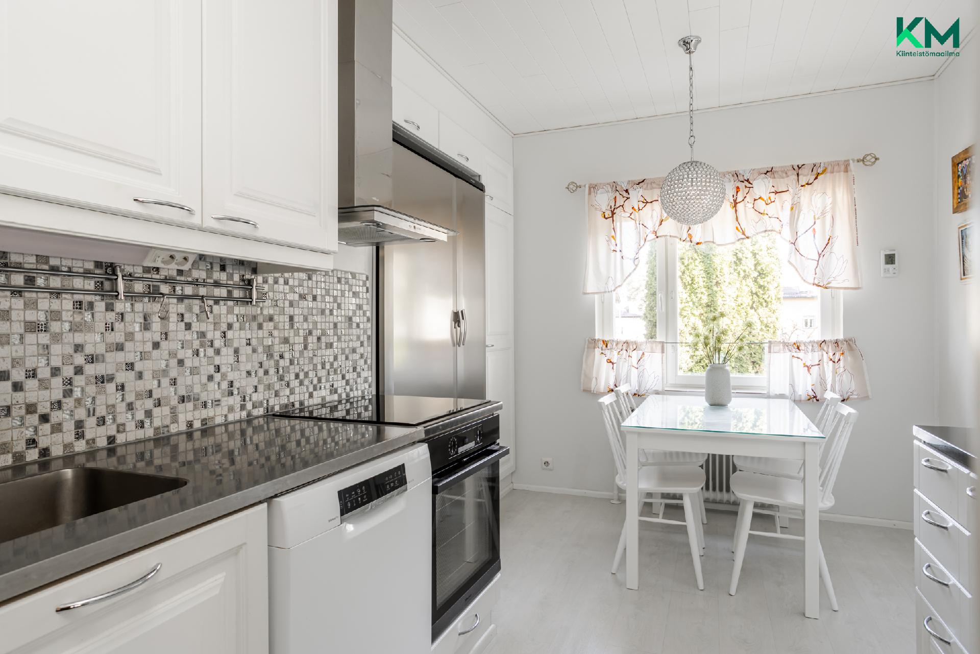 Takamaantie 81, Luolavuori, Turku