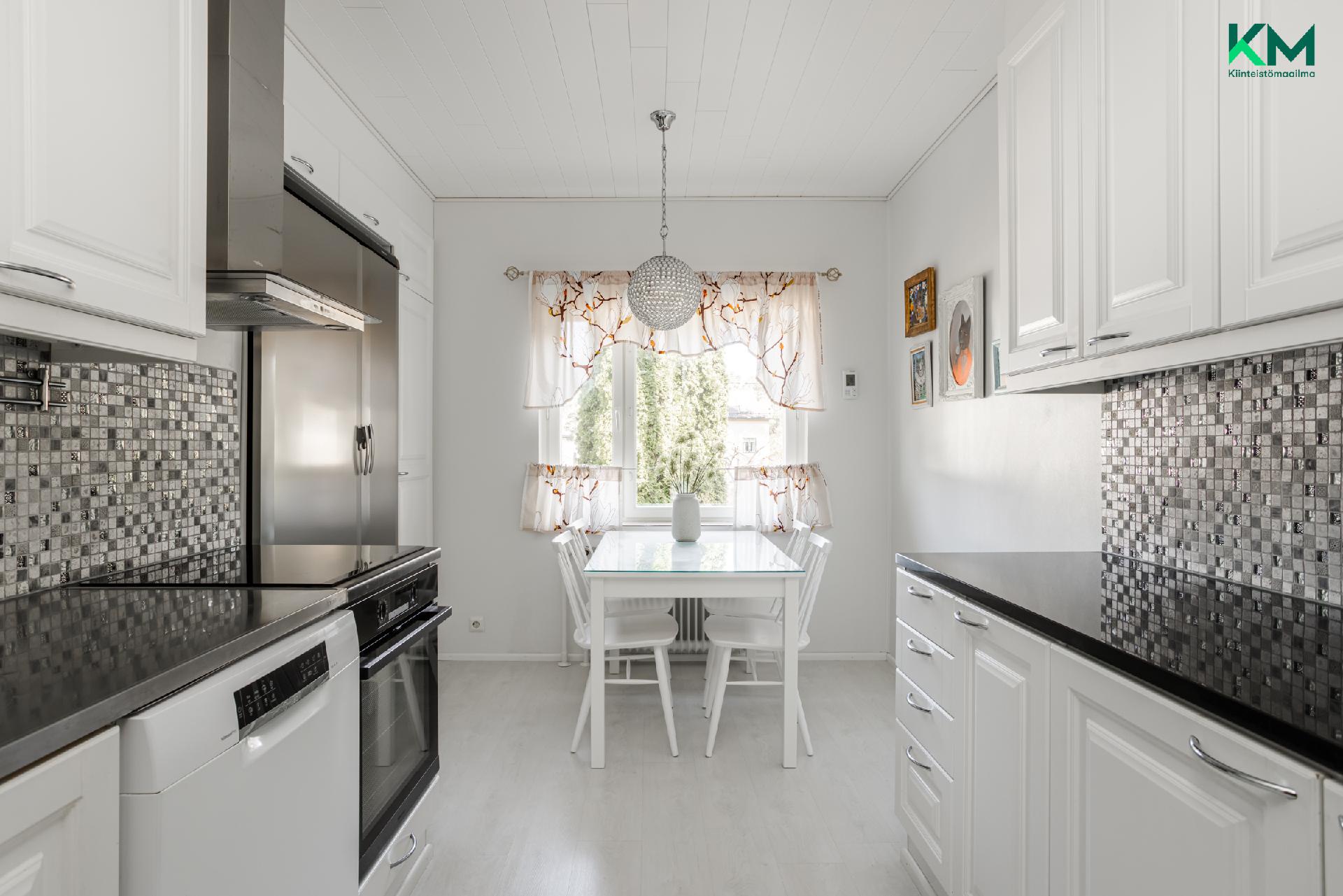 Takamaantie 81, Luolavuori, Turku