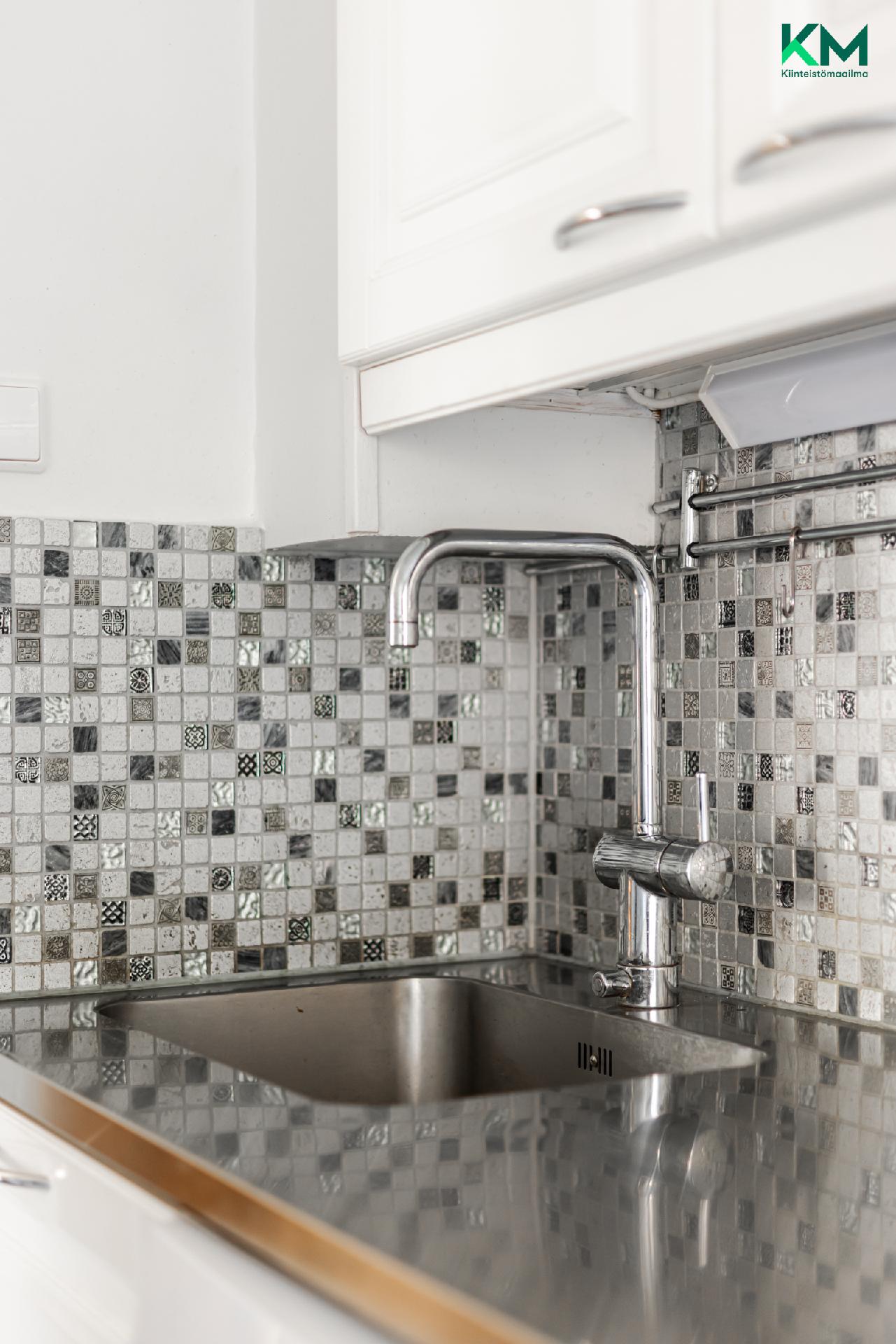 Takamaantie 81, Luolavuori, Turku