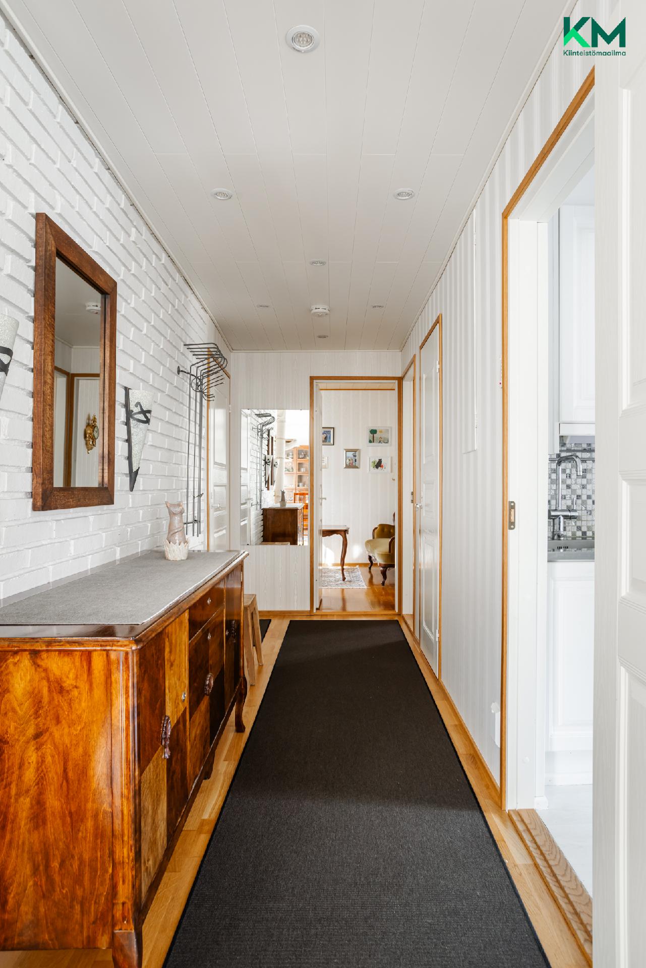 Takamaantie 81, Luolavuori, Turku