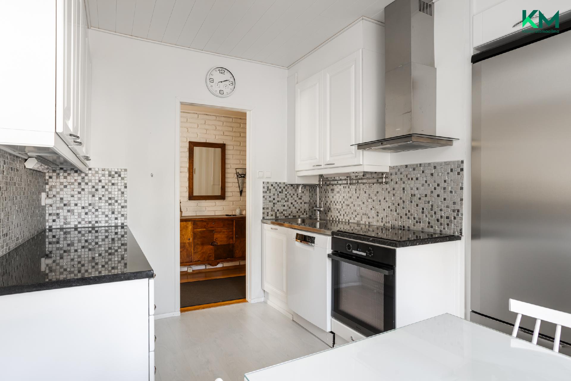 Takamaantie 81, Luolavuori, Turku